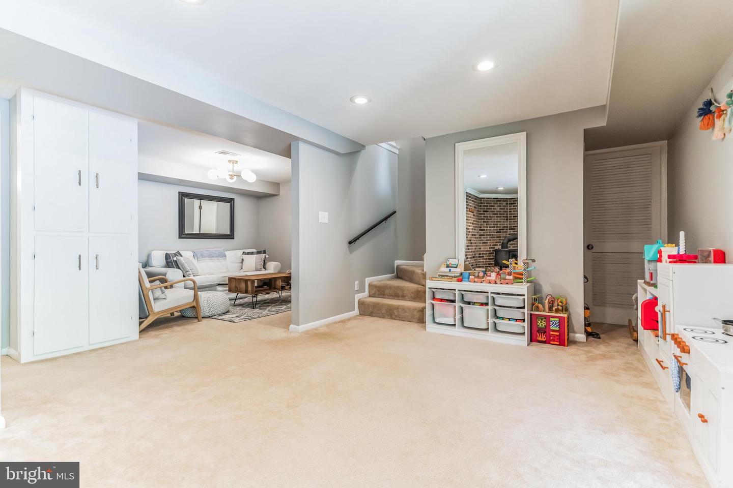 6440 MAPLEWOOD DRIVE