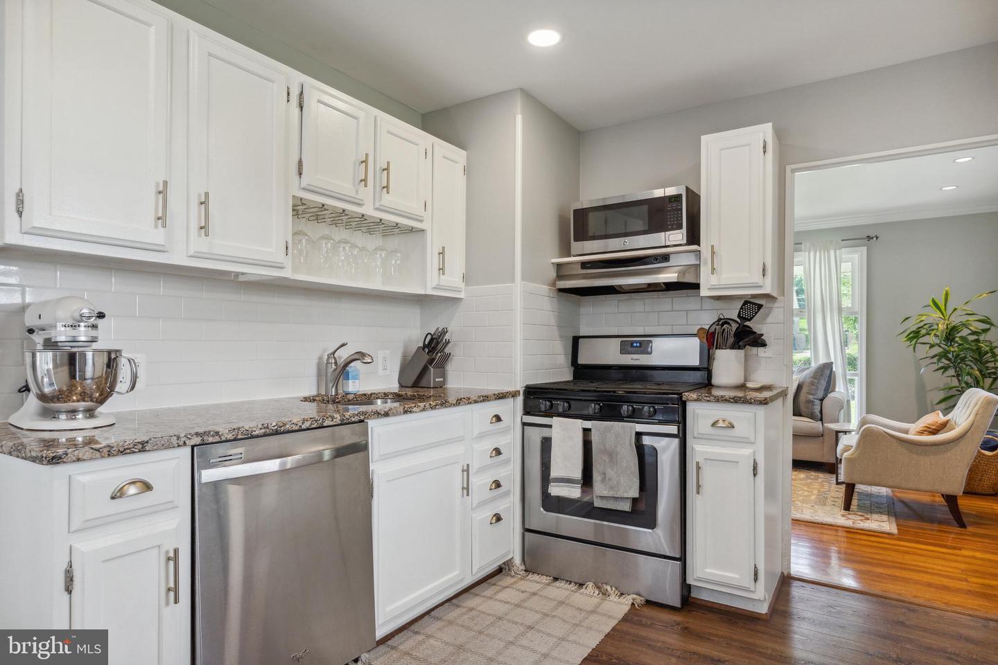 6440 MAPLEWOOD DRIVE
