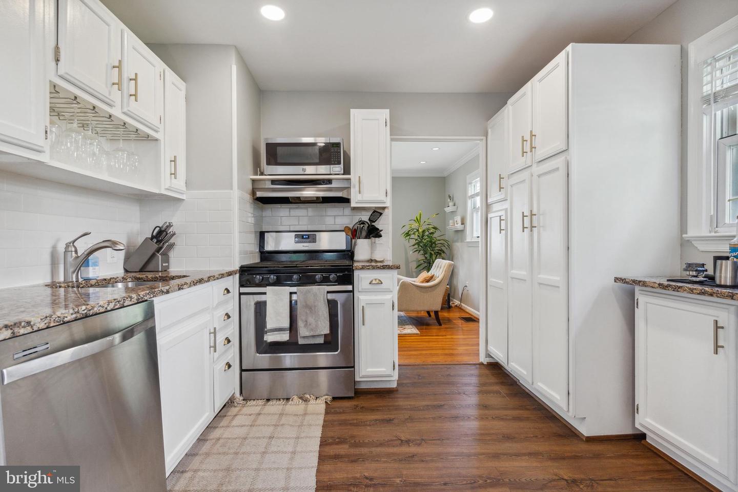6440 MAPLEWOOD DRIVE