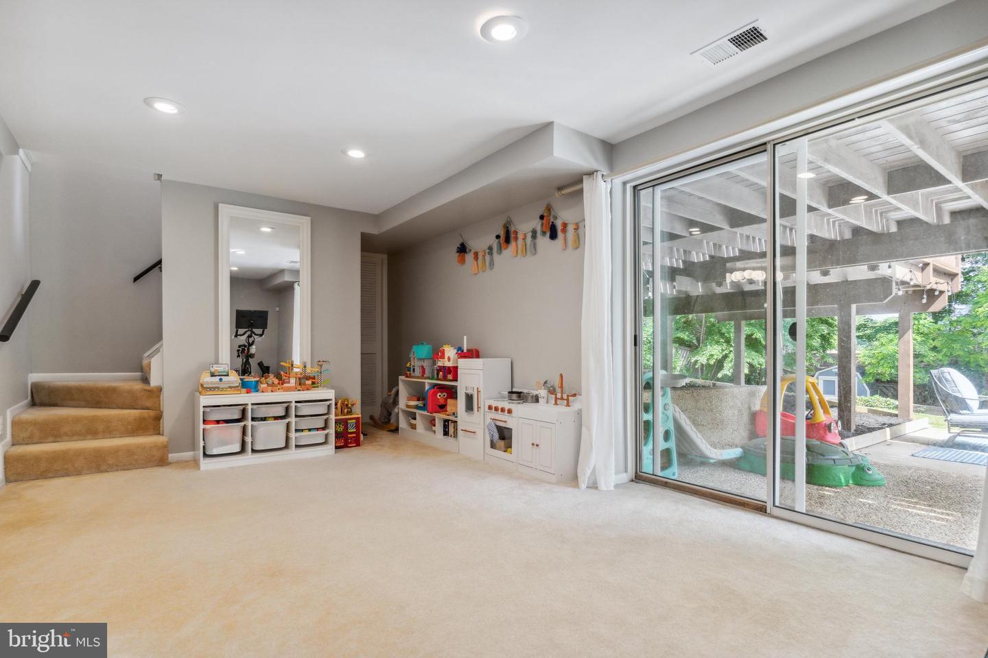 6440 MAPLEWOOD DRIVE