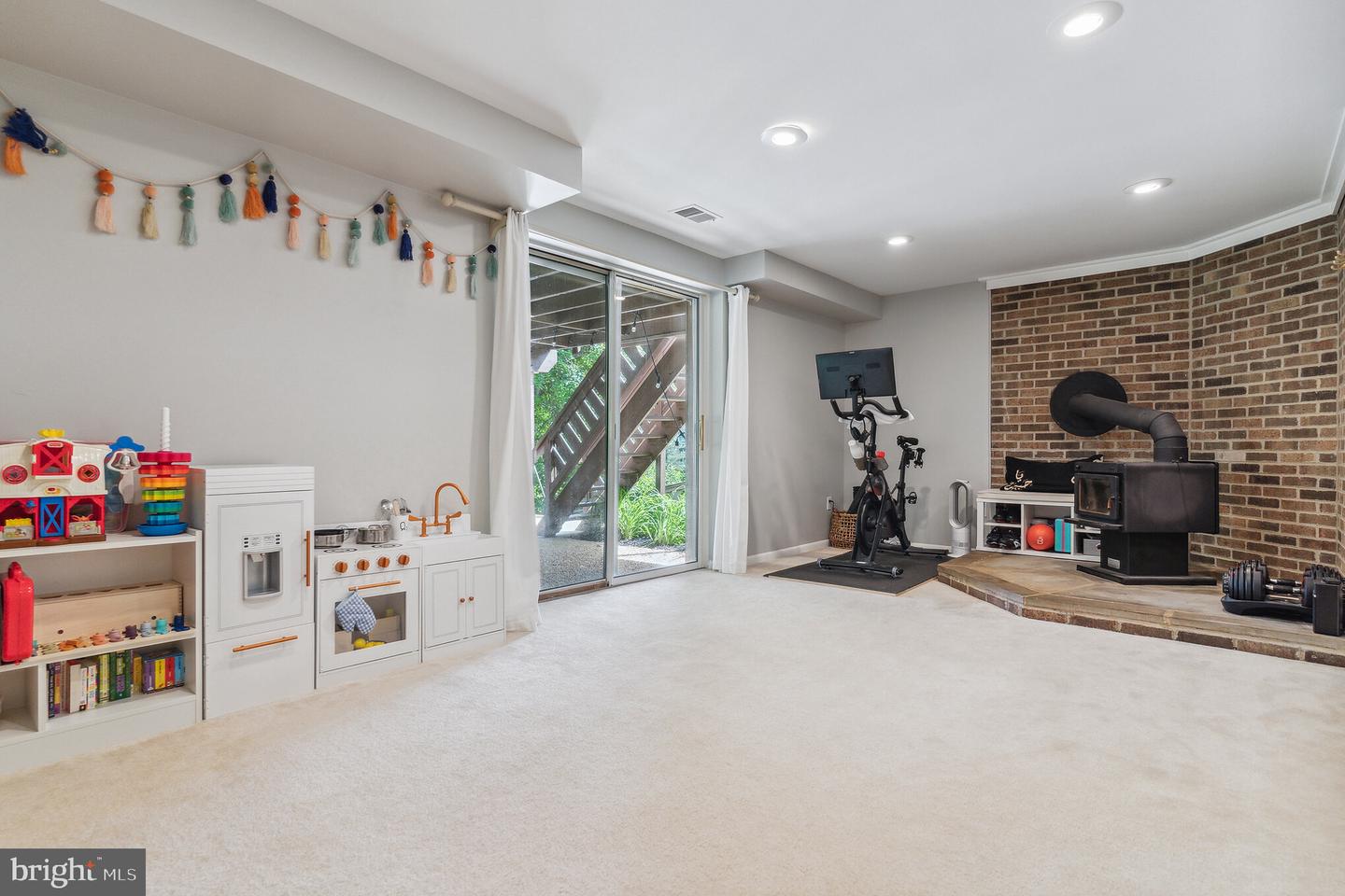 6440 MAPLEWOOD DRIVE
