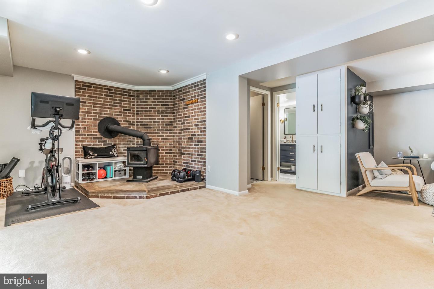 6440 MAPLEWOOD DRIVE