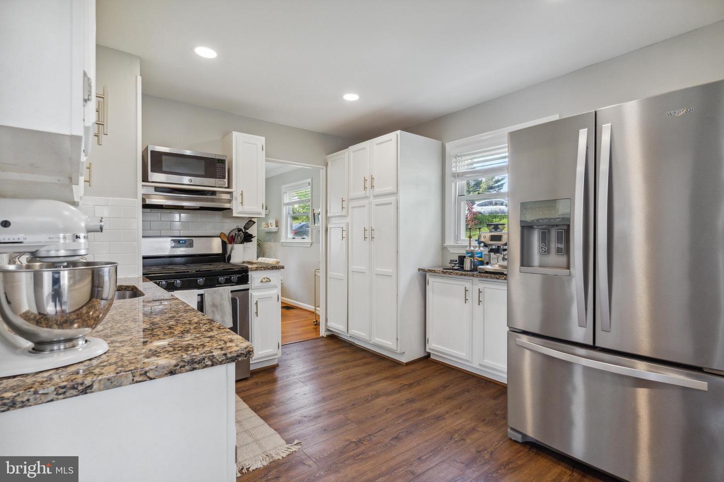 6440 MAPLEWOOD DRIVE