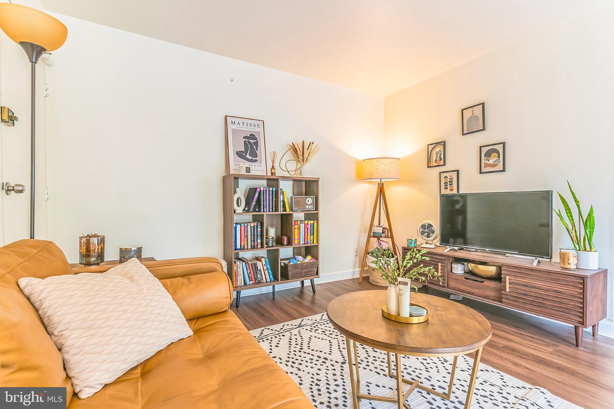 4965 Americana DRIVE Unit: 104
