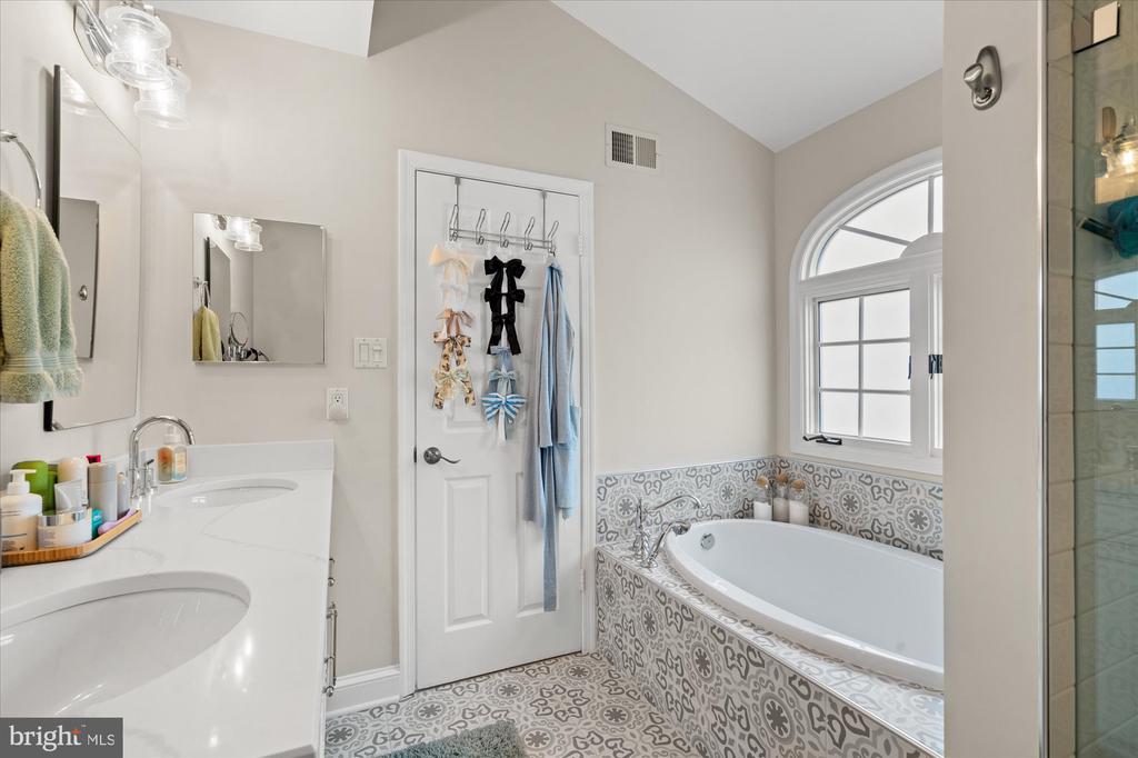 5332 BUXTON COURT