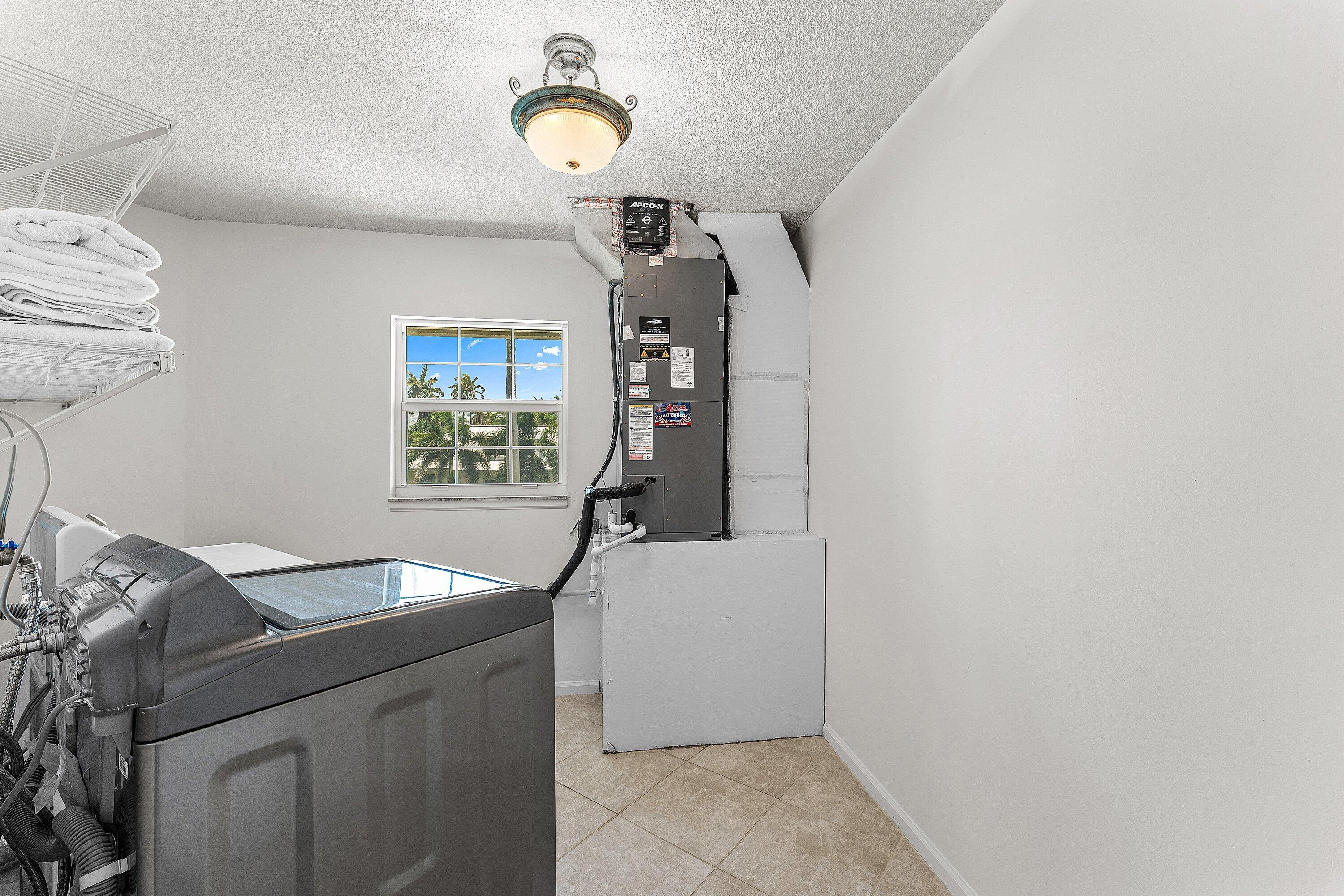 99 Seabreeze Avenue 2
