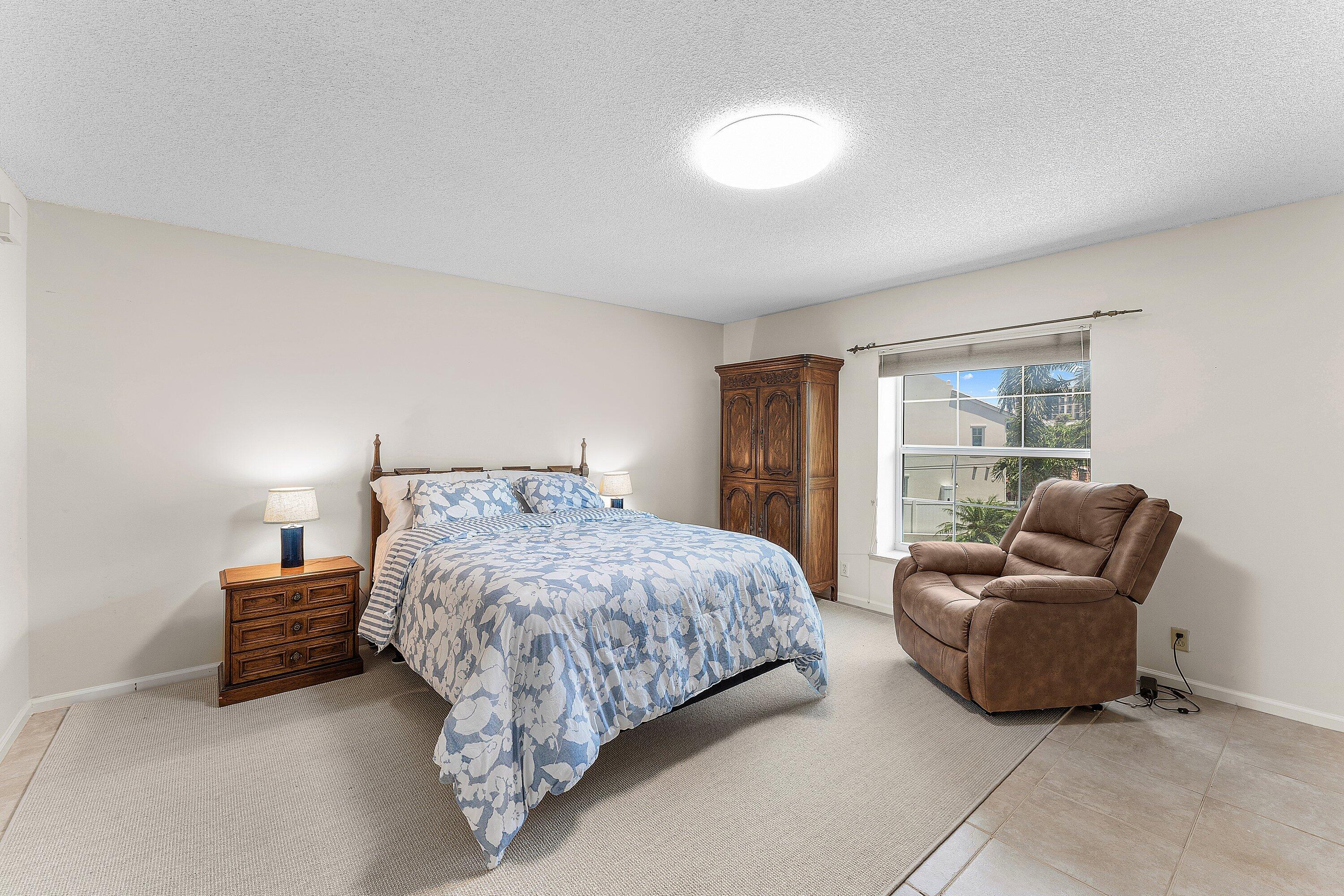 99 Seabreeze Avenue 2