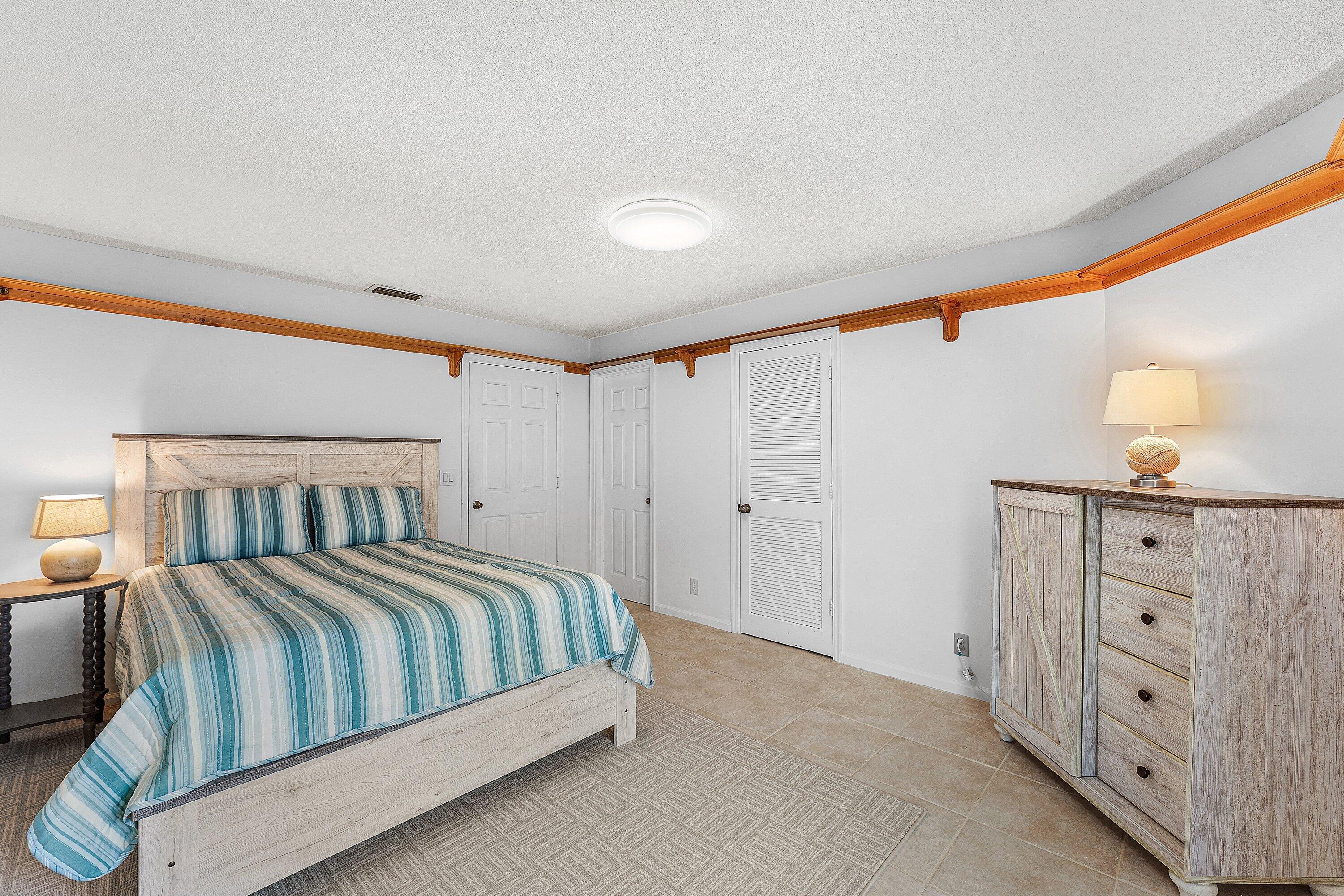 99 Seabreeze Avenue 2