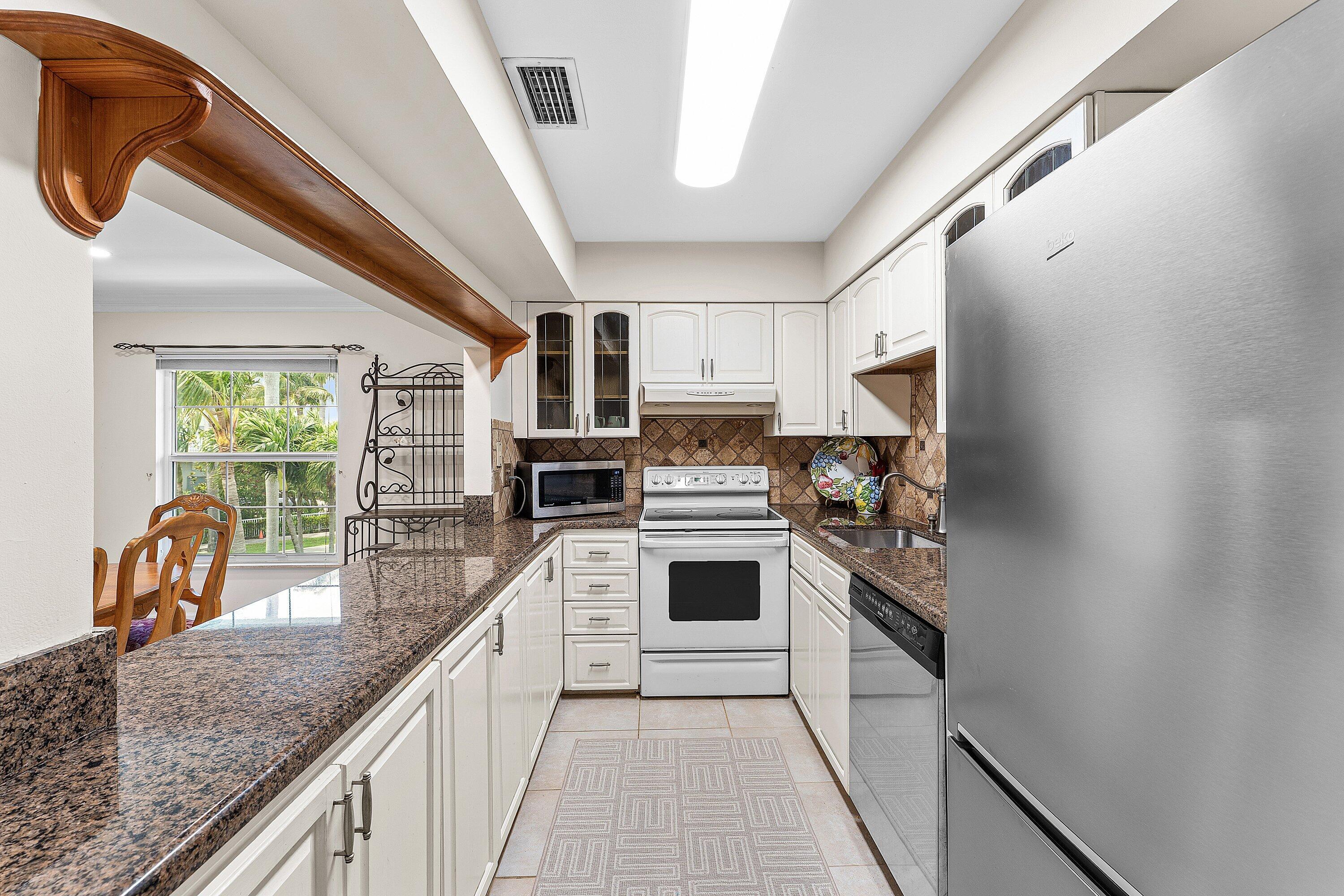99 Seabreeze Avenue 2