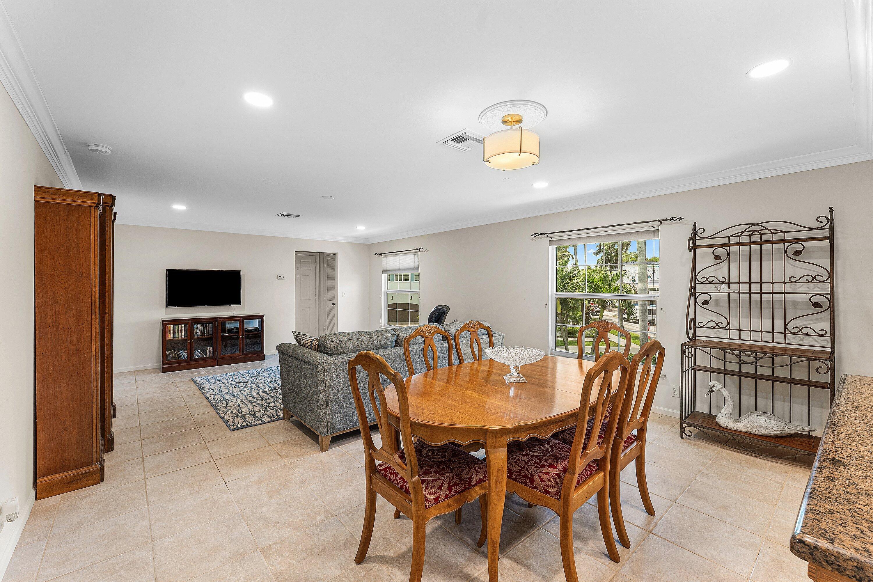 99 Seabreeze Avenue 2