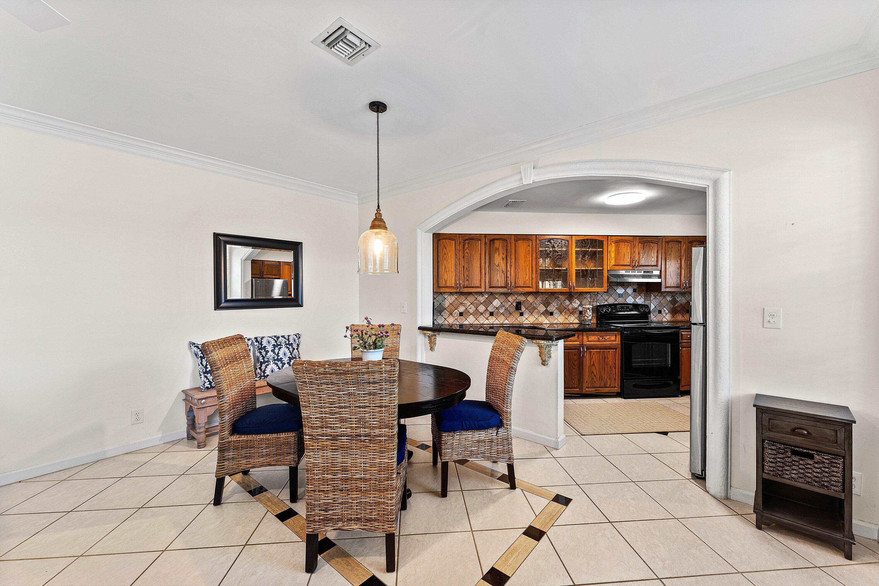 99 Seabreeze Avenue