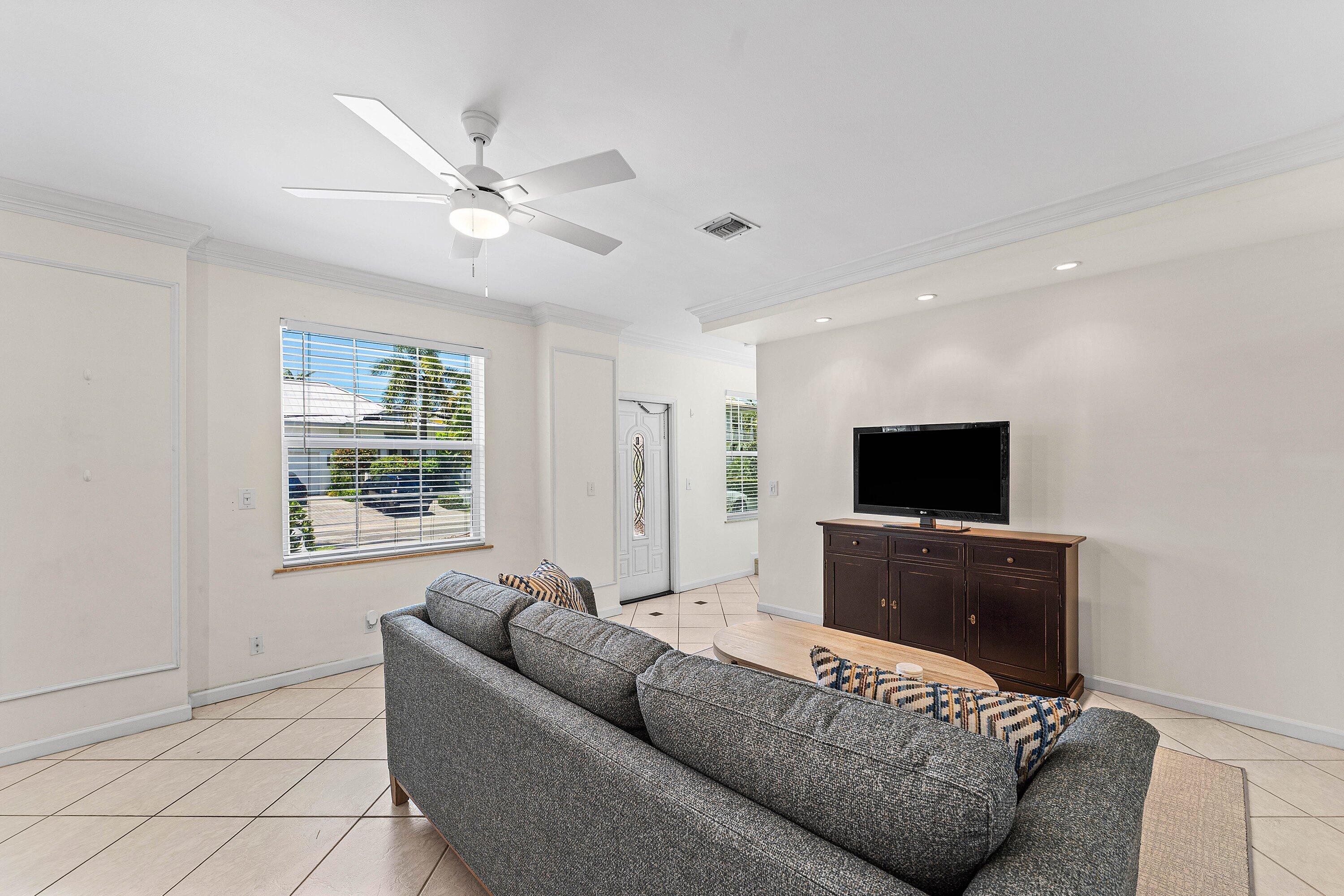 99 Seabreeze Avenue