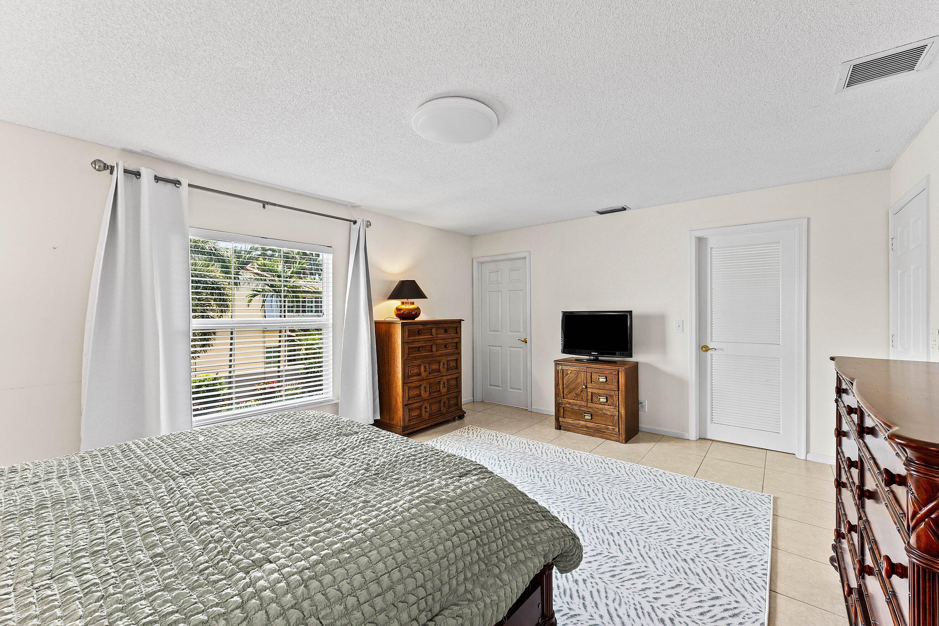 99 Seabreeze Avenue
