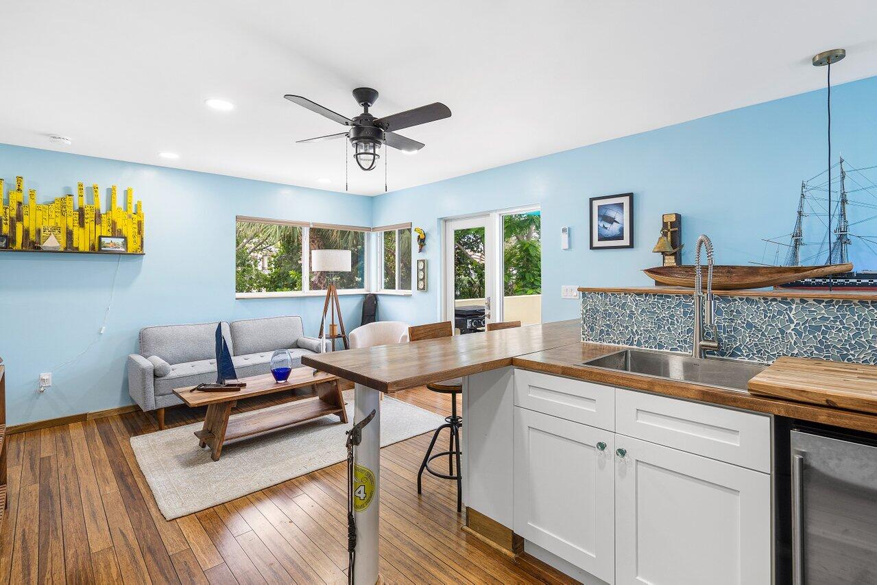 300 SE 7th Avenue