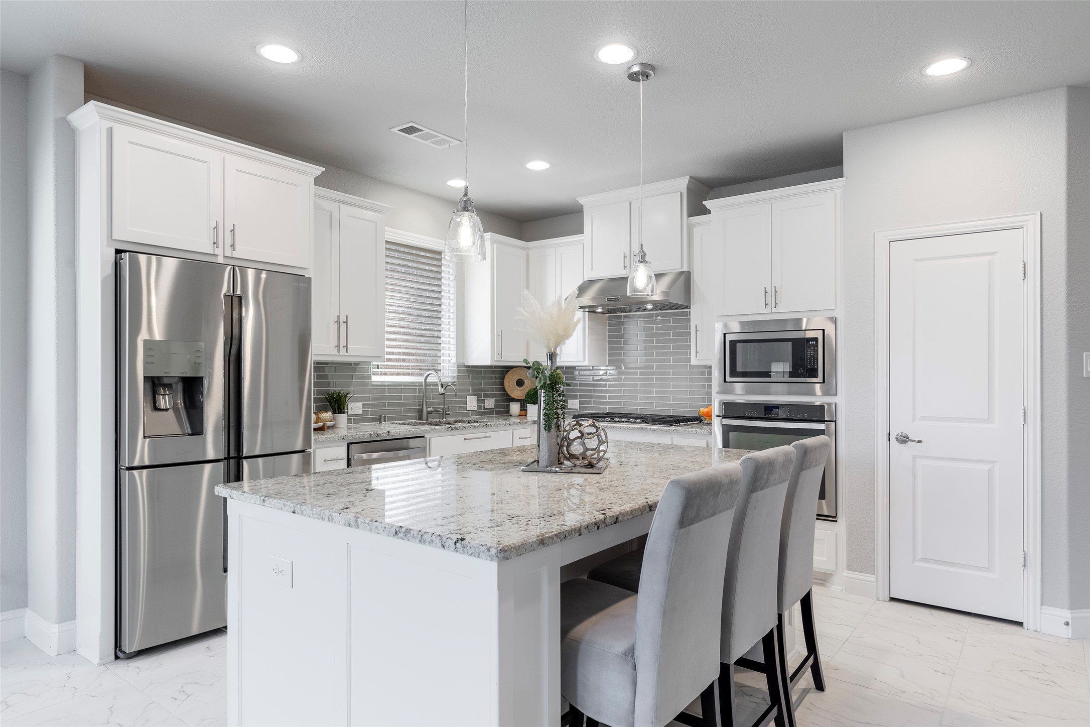 208 Highwood Trail