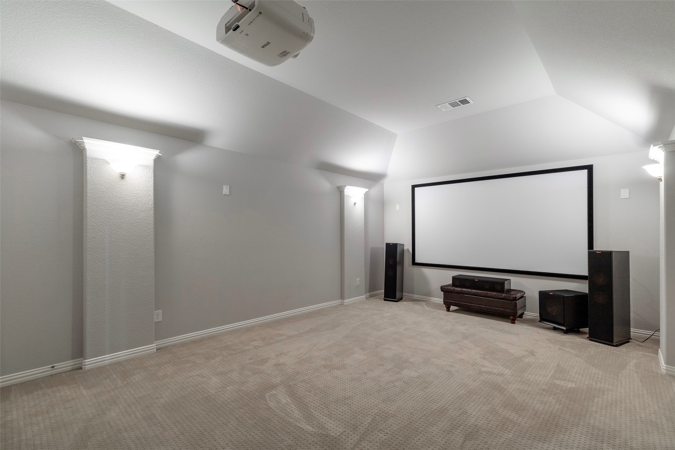 208 Highwood Trail