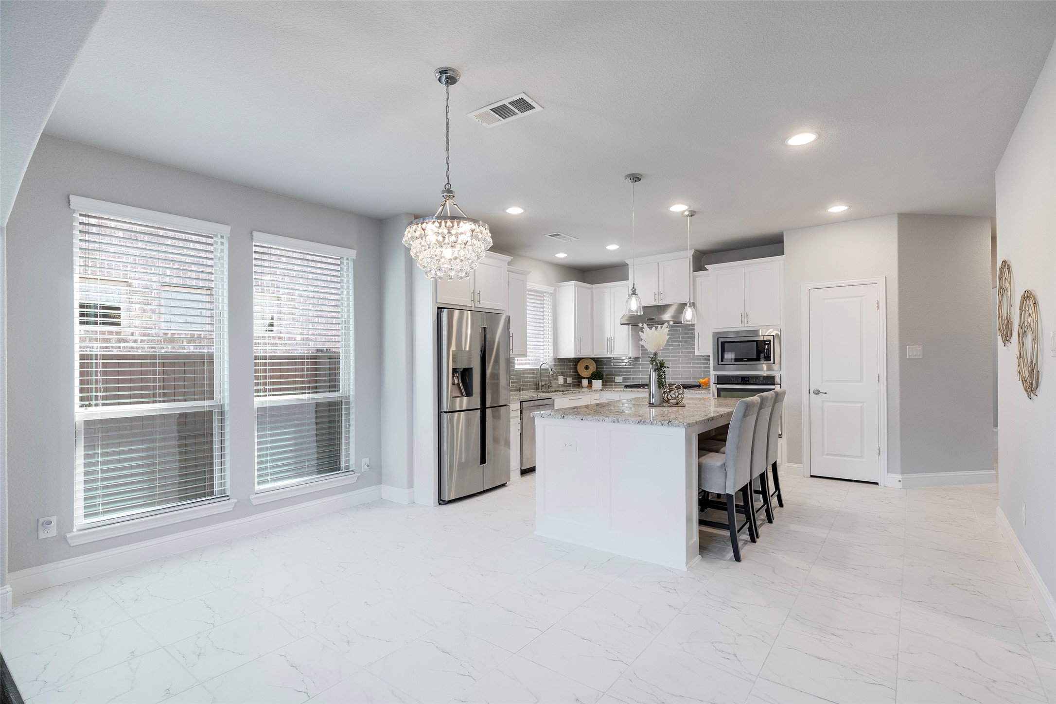 208 Highwood Trail