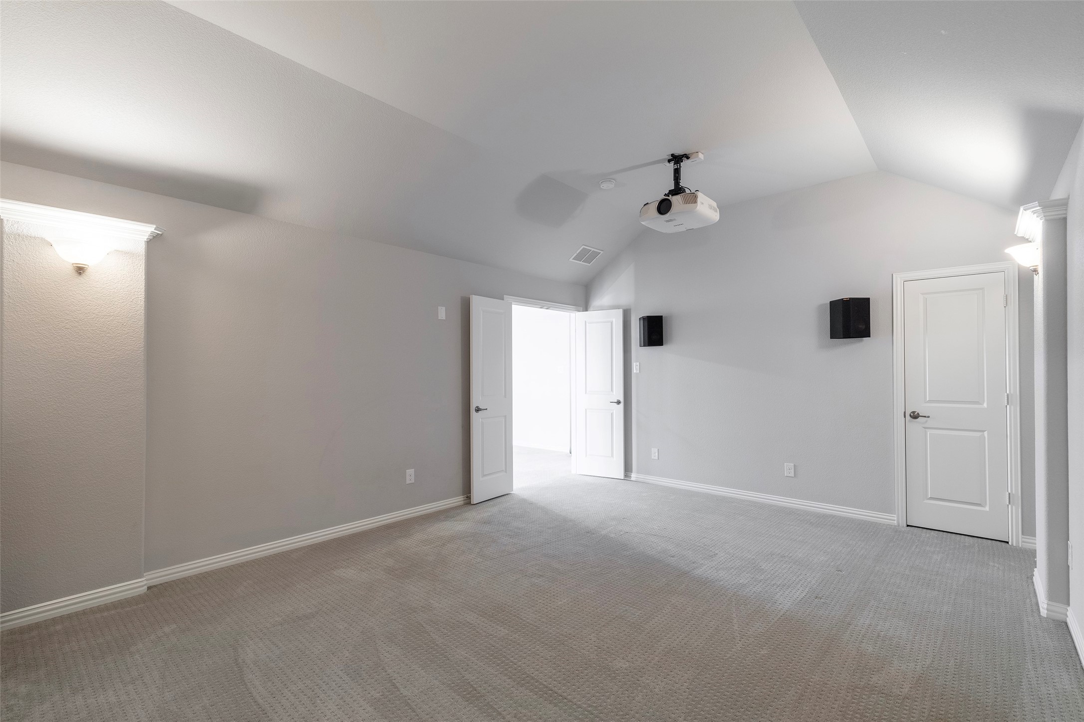 208 Highwood Trail