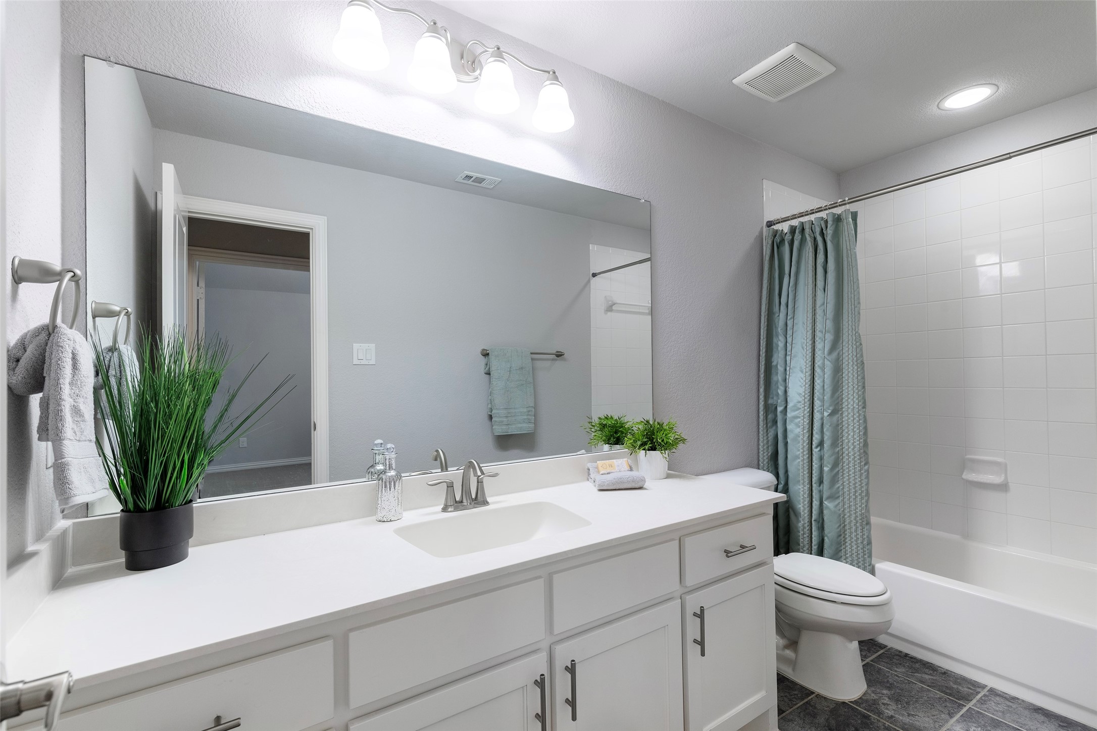 208 Highwood Trail