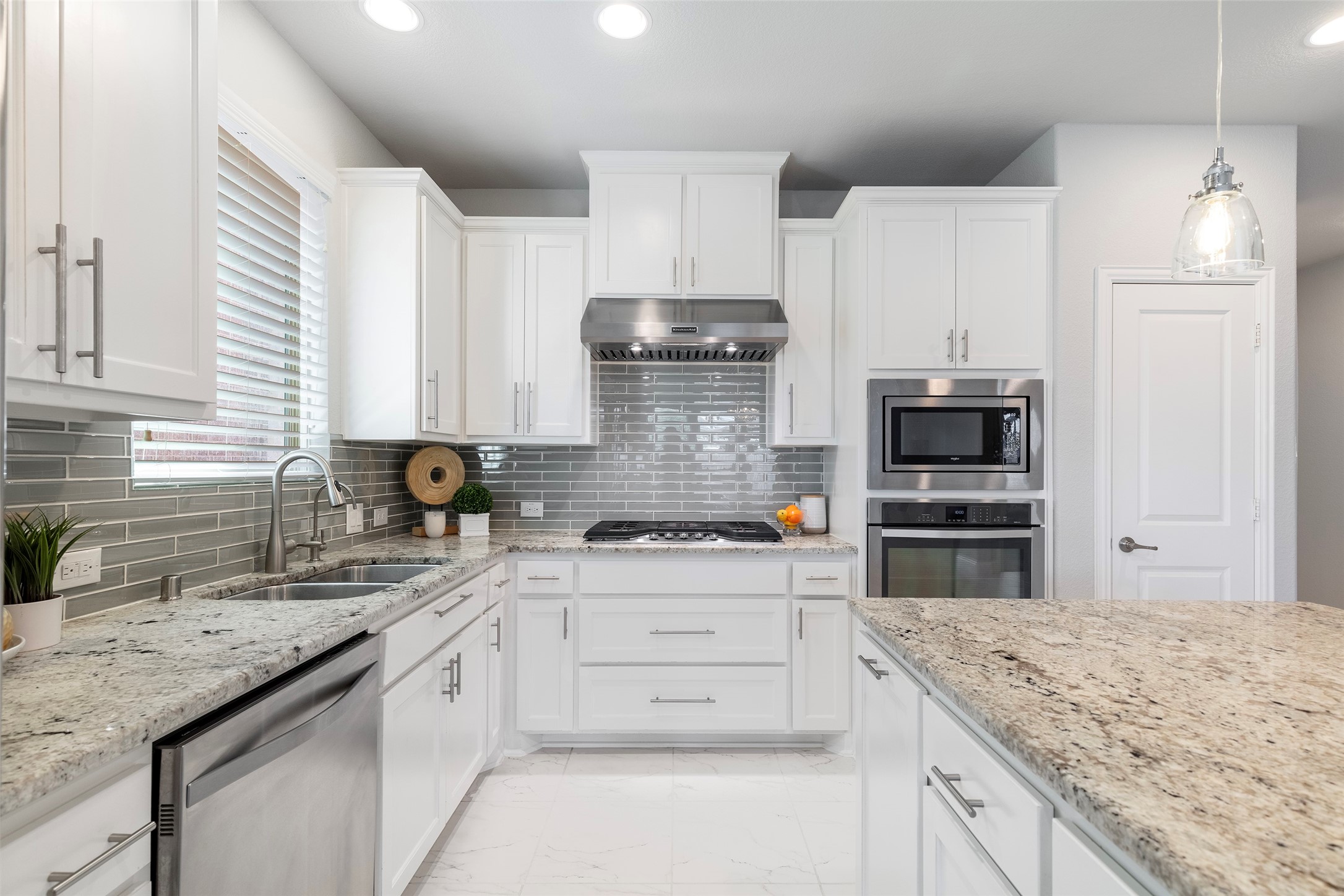 208 Highwood Trail