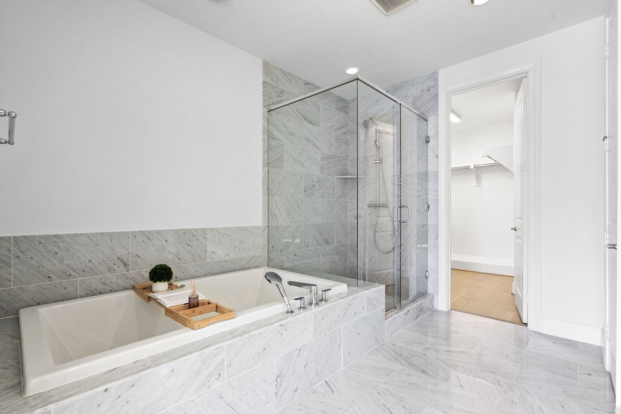 7333 Valley View Lane 606