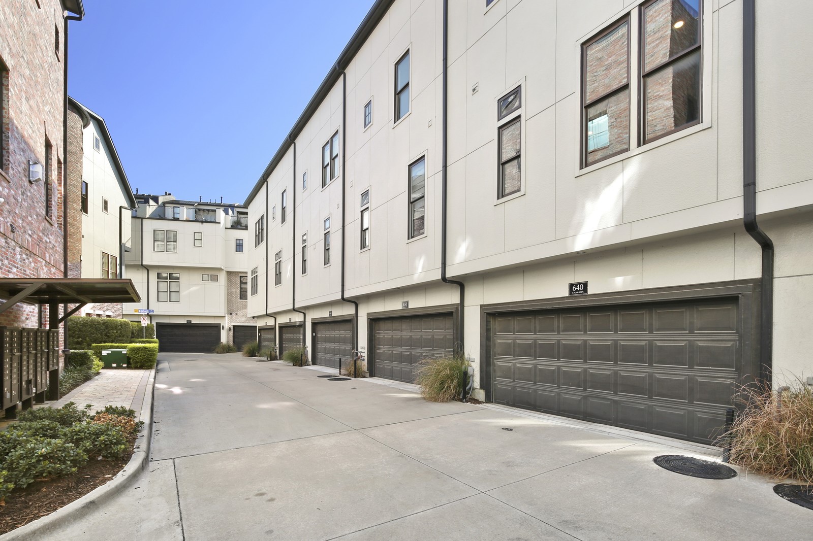 640 S Pearl Expressway