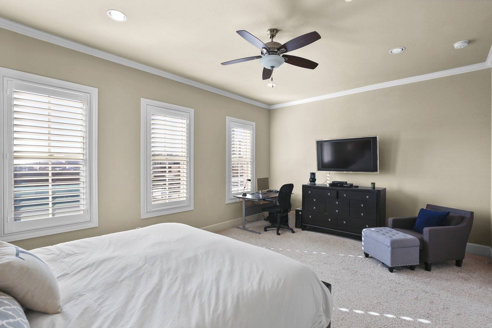 640 S Pearl Expressway