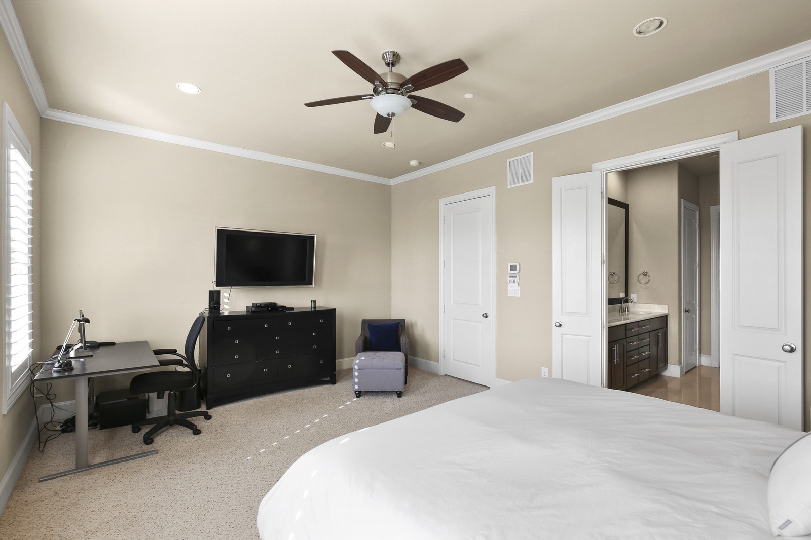 640 S Pearl Expressway