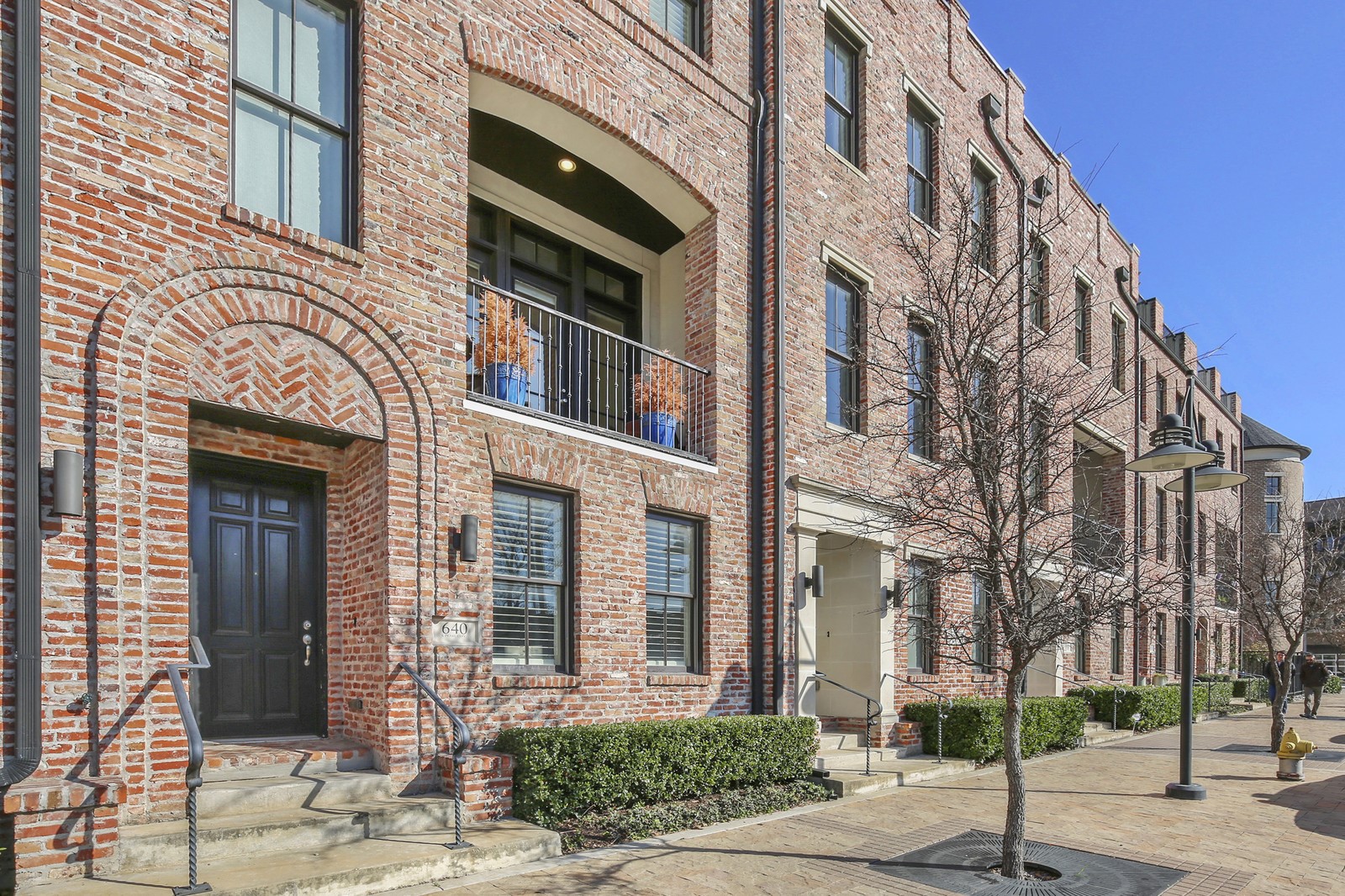 640 S Pearl Expressway