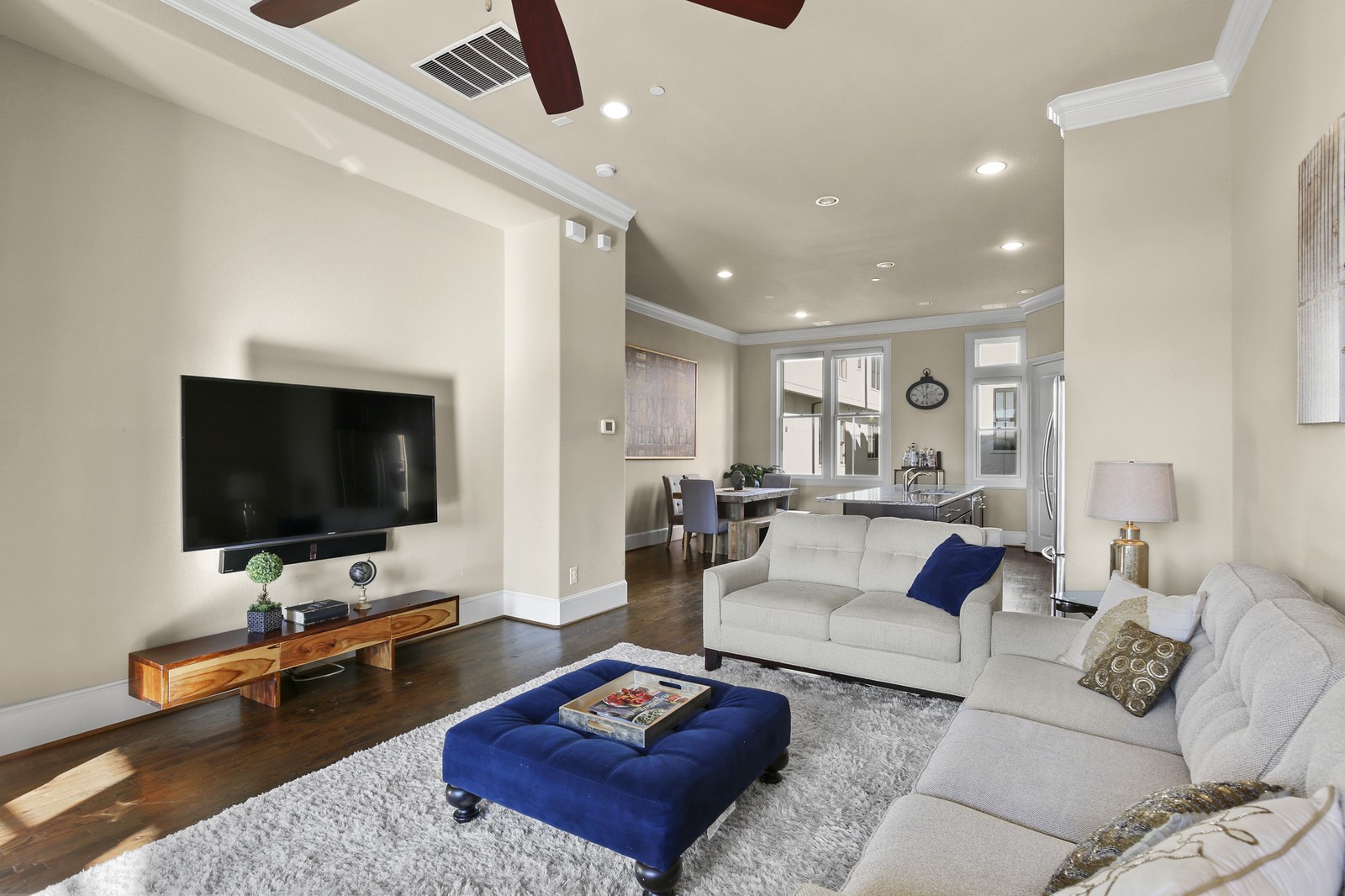 640 S Pearl Expressway