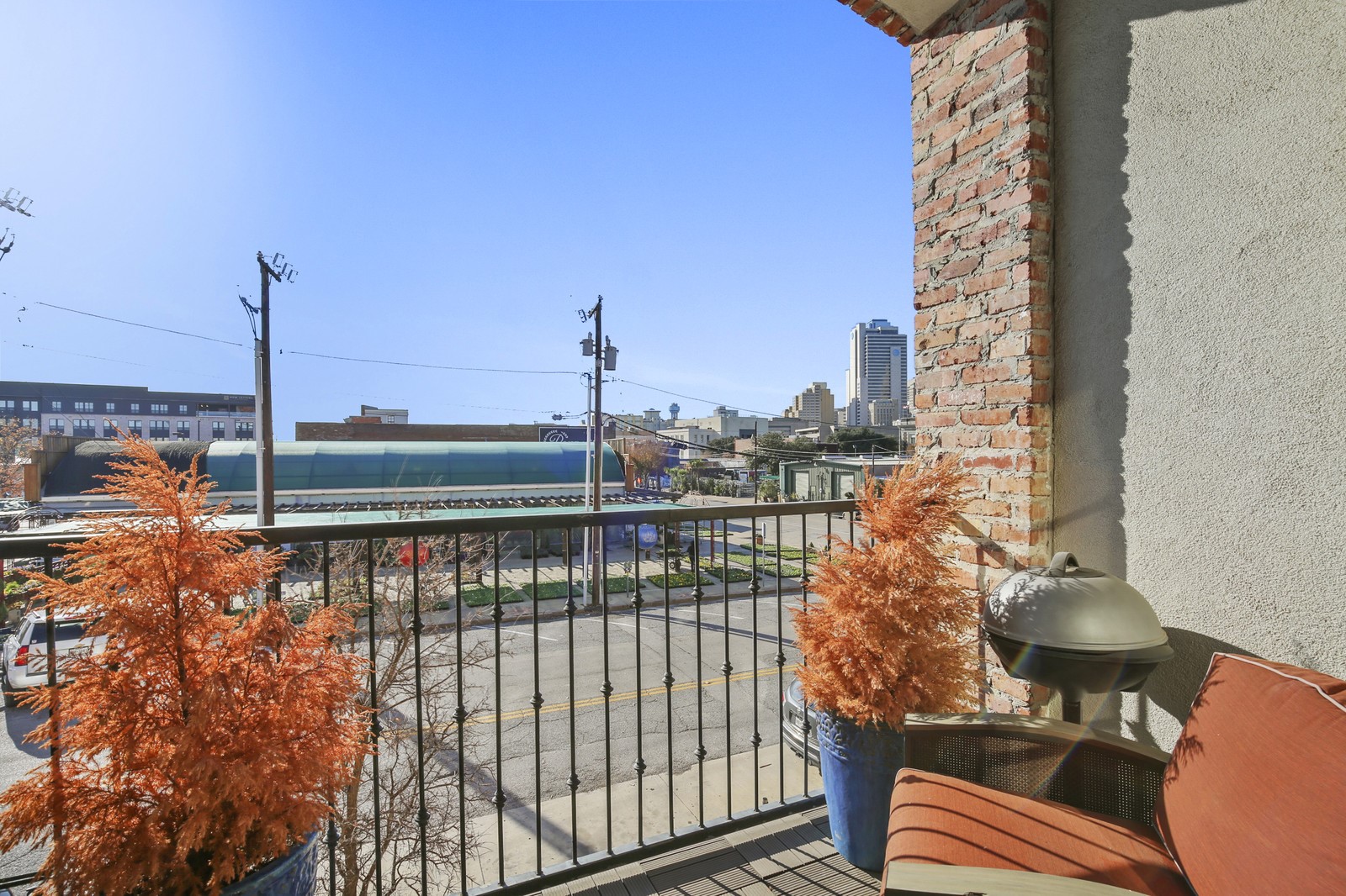 640 S Pearl Expressway