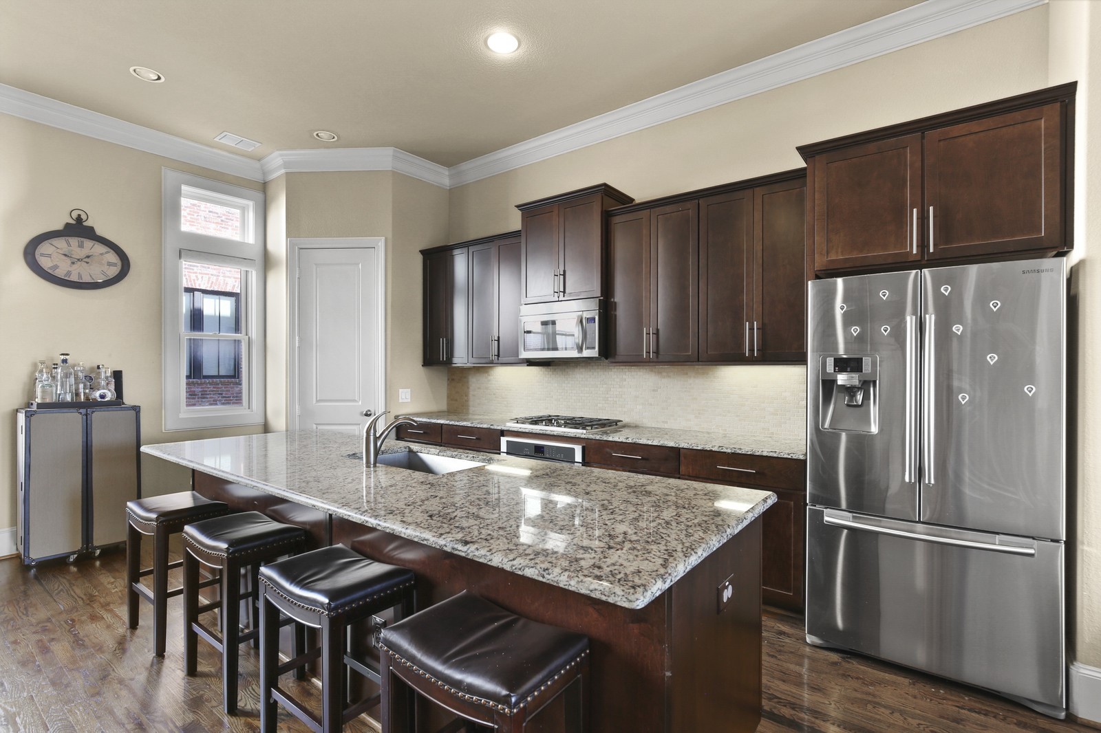 640 S Pearl Expressway