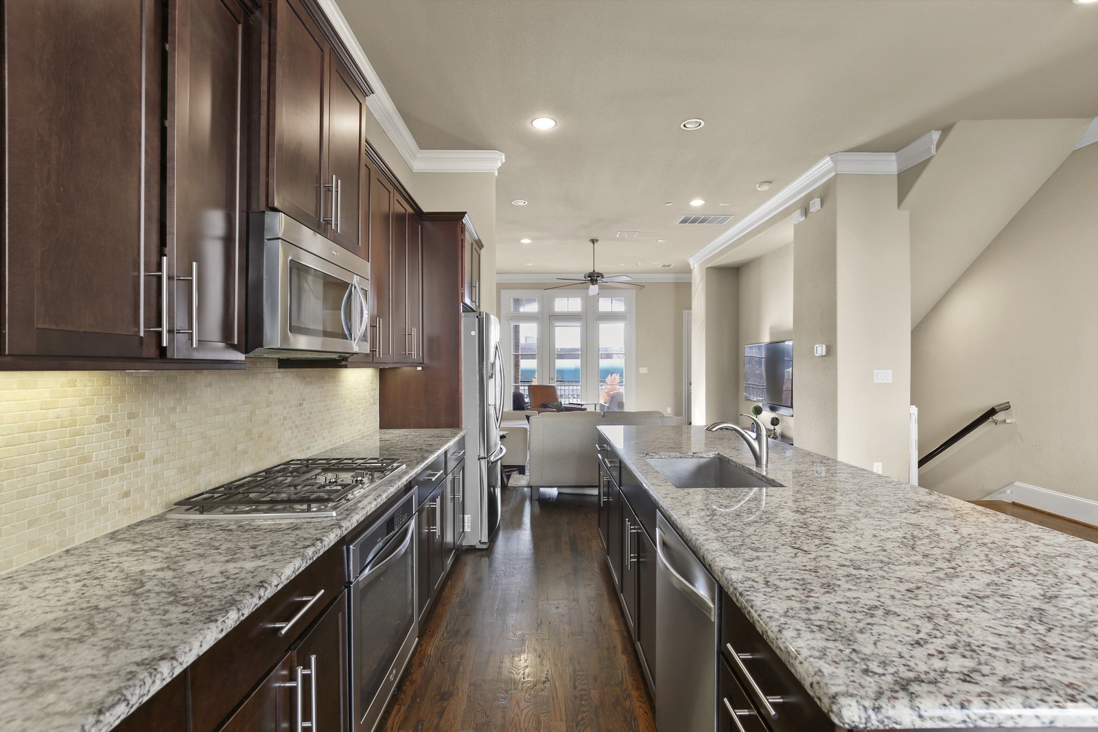 640 S Pearl Expressway