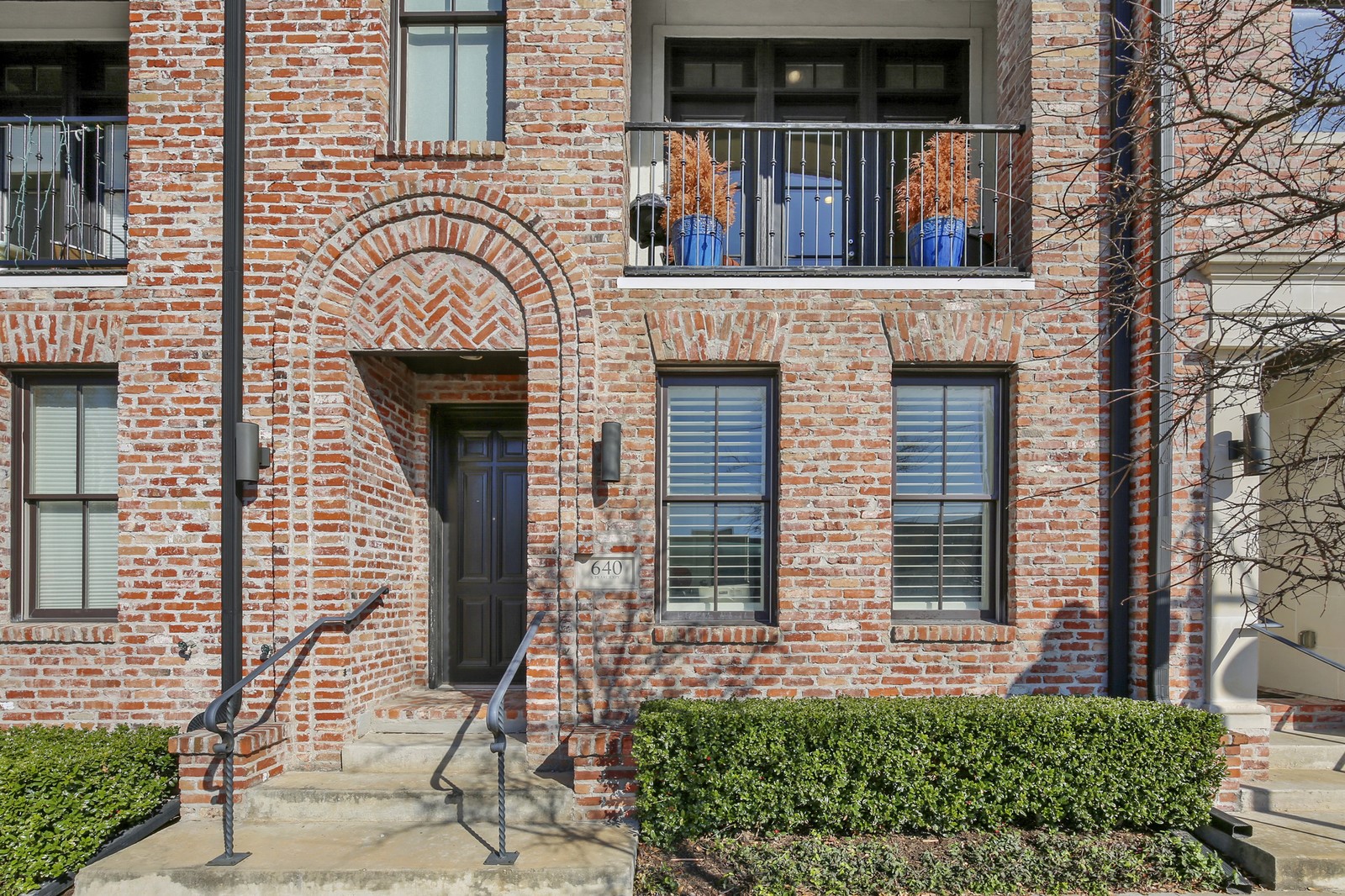 640 S Pearl Expressway