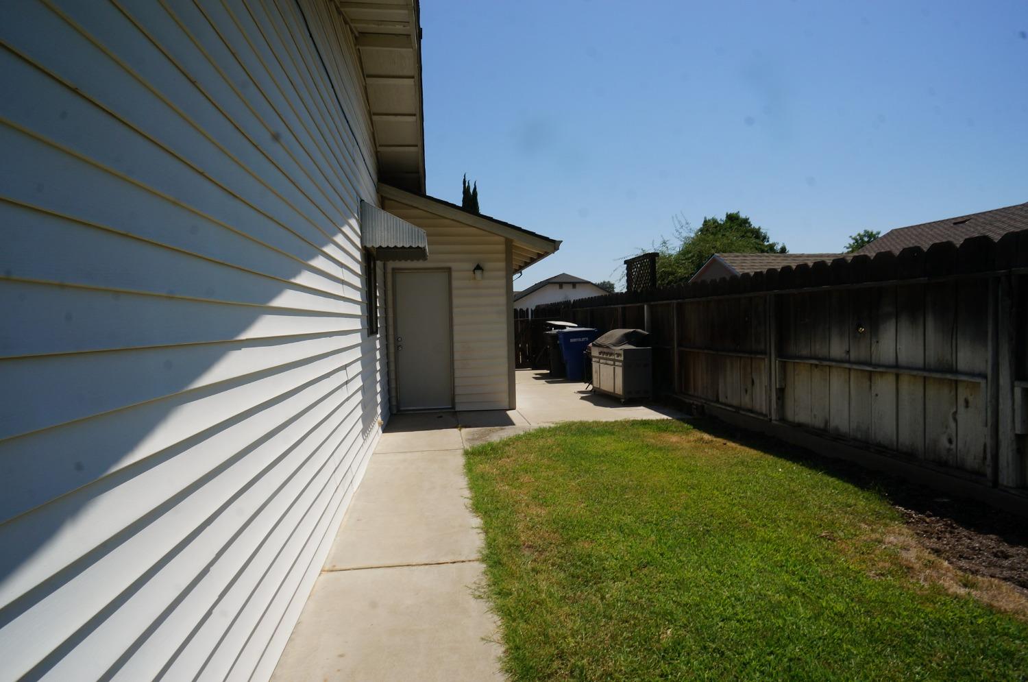 1121 Flatridge Court