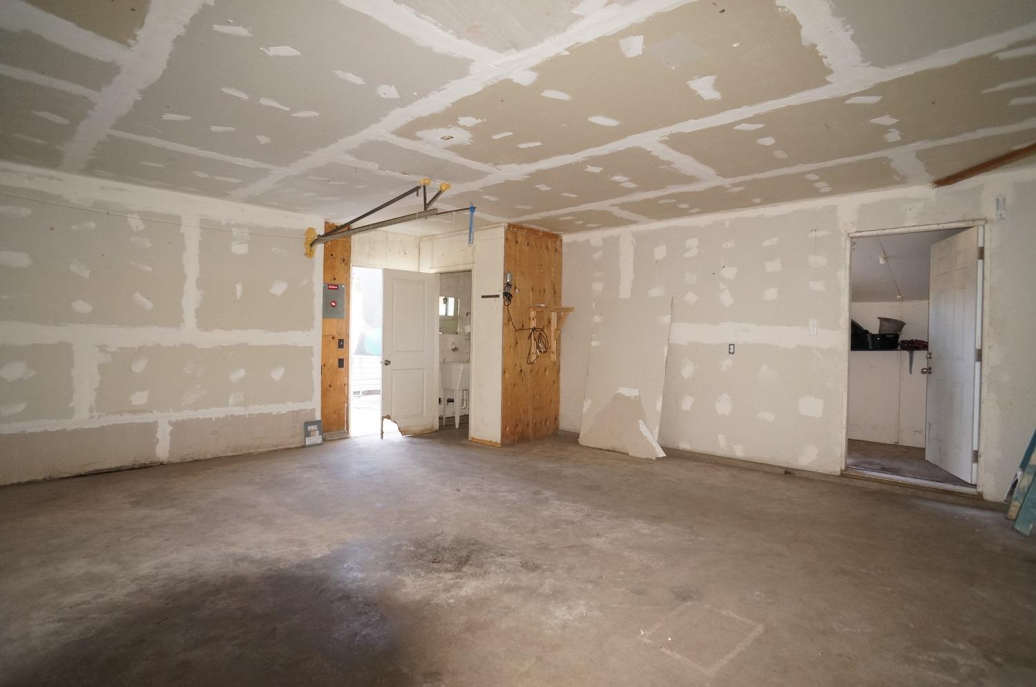 1121 Flatridge Court