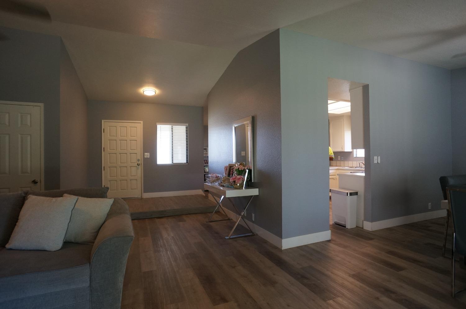 1121 Flatridge Court