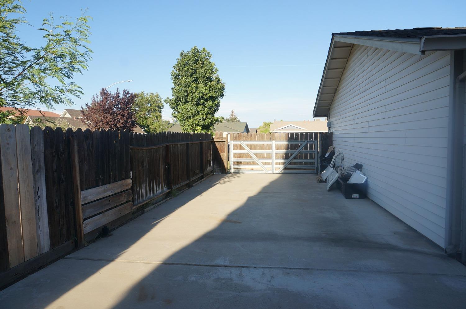 1121 Flatridge Court