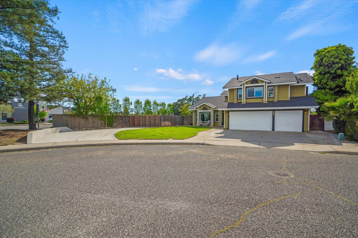 4005 Santa Maria Place