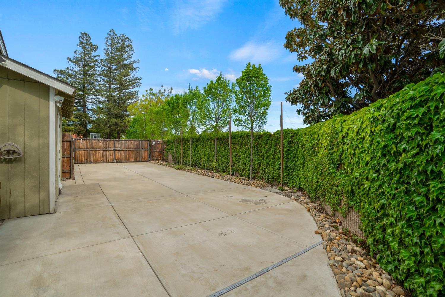 4005 Santa Maria Place