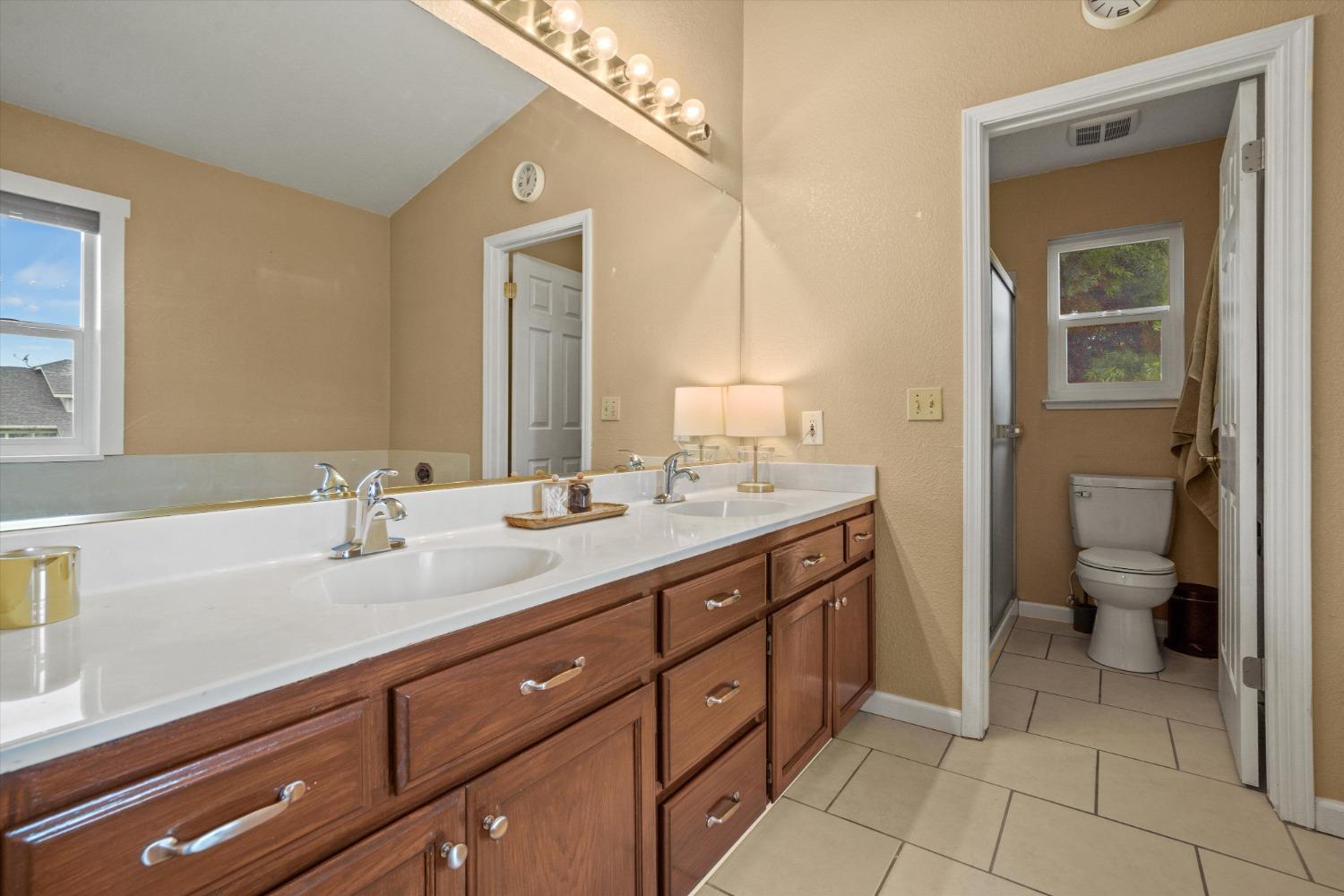 4005 Santa Maria Place