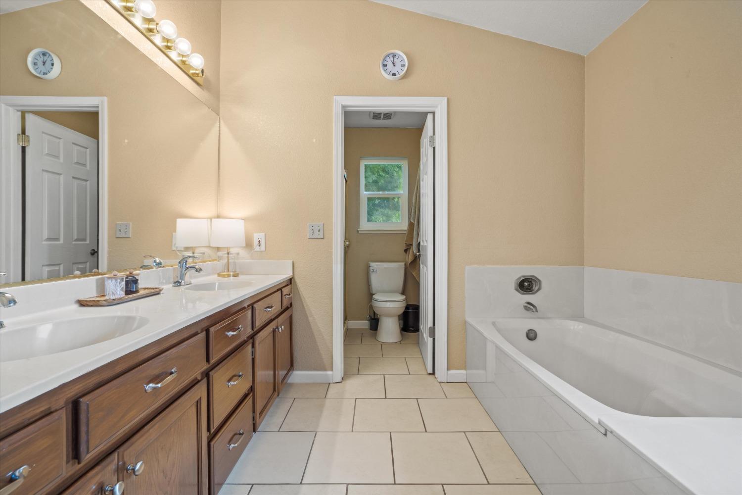 4005 Santa Maria Place