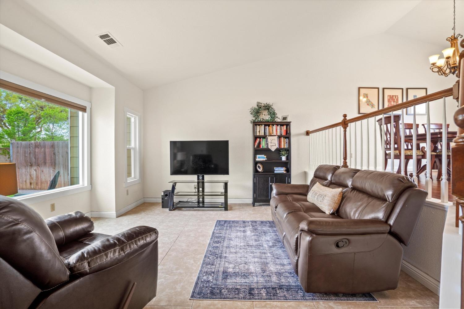 4005 Santa Maria Place