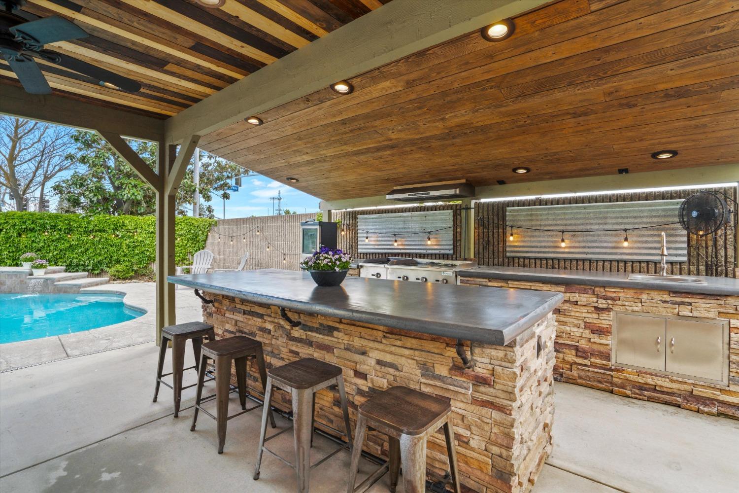 4005 Santa Maria Place