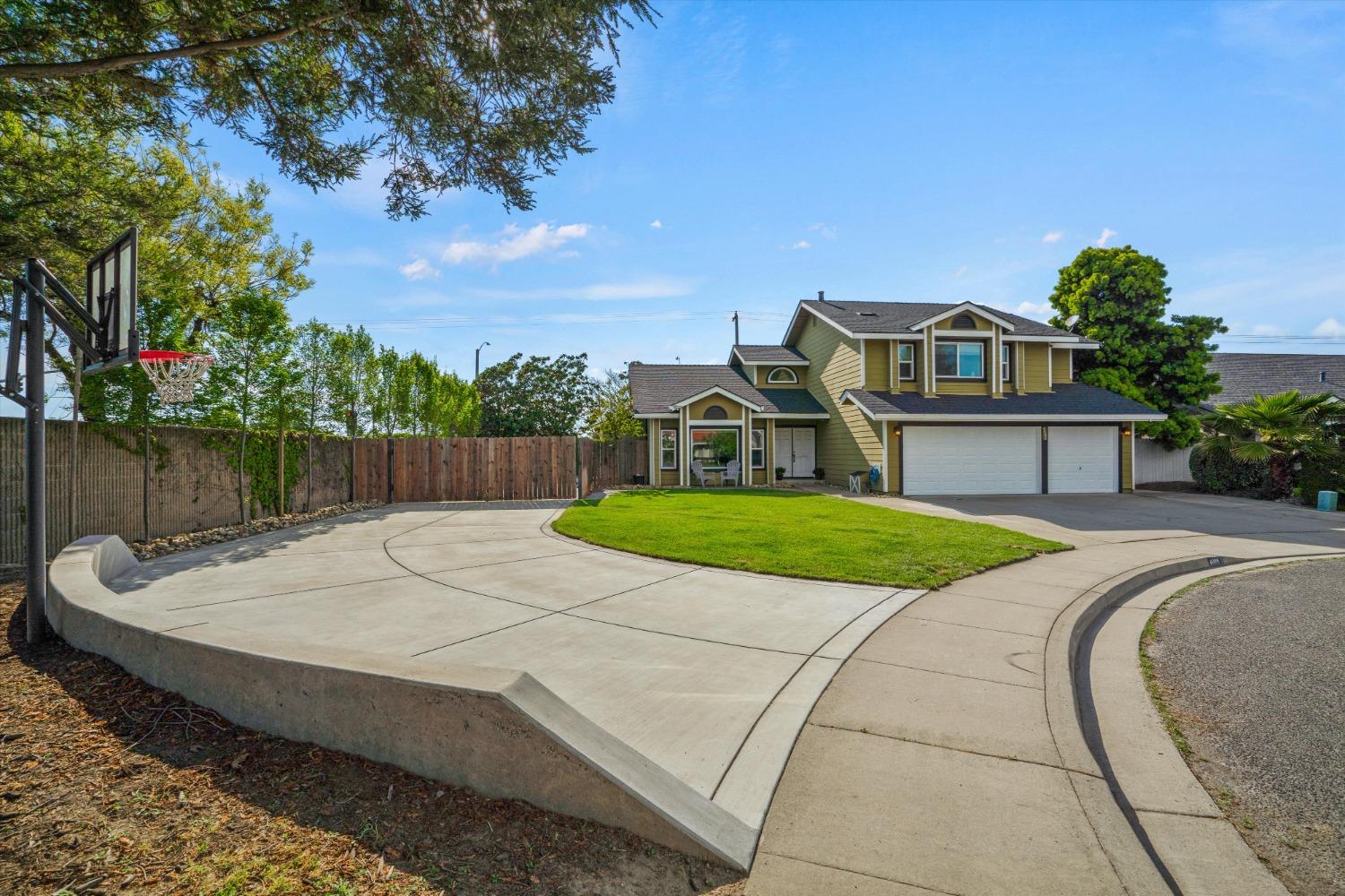 4005 Santa Maria Place