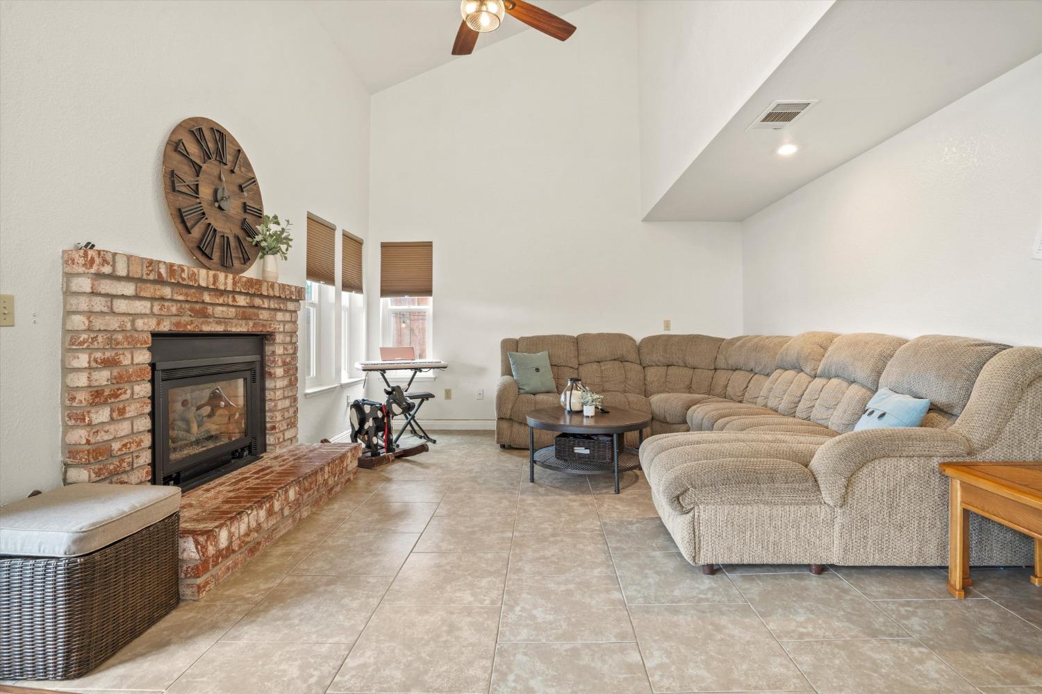 4005 Santa Maria Place