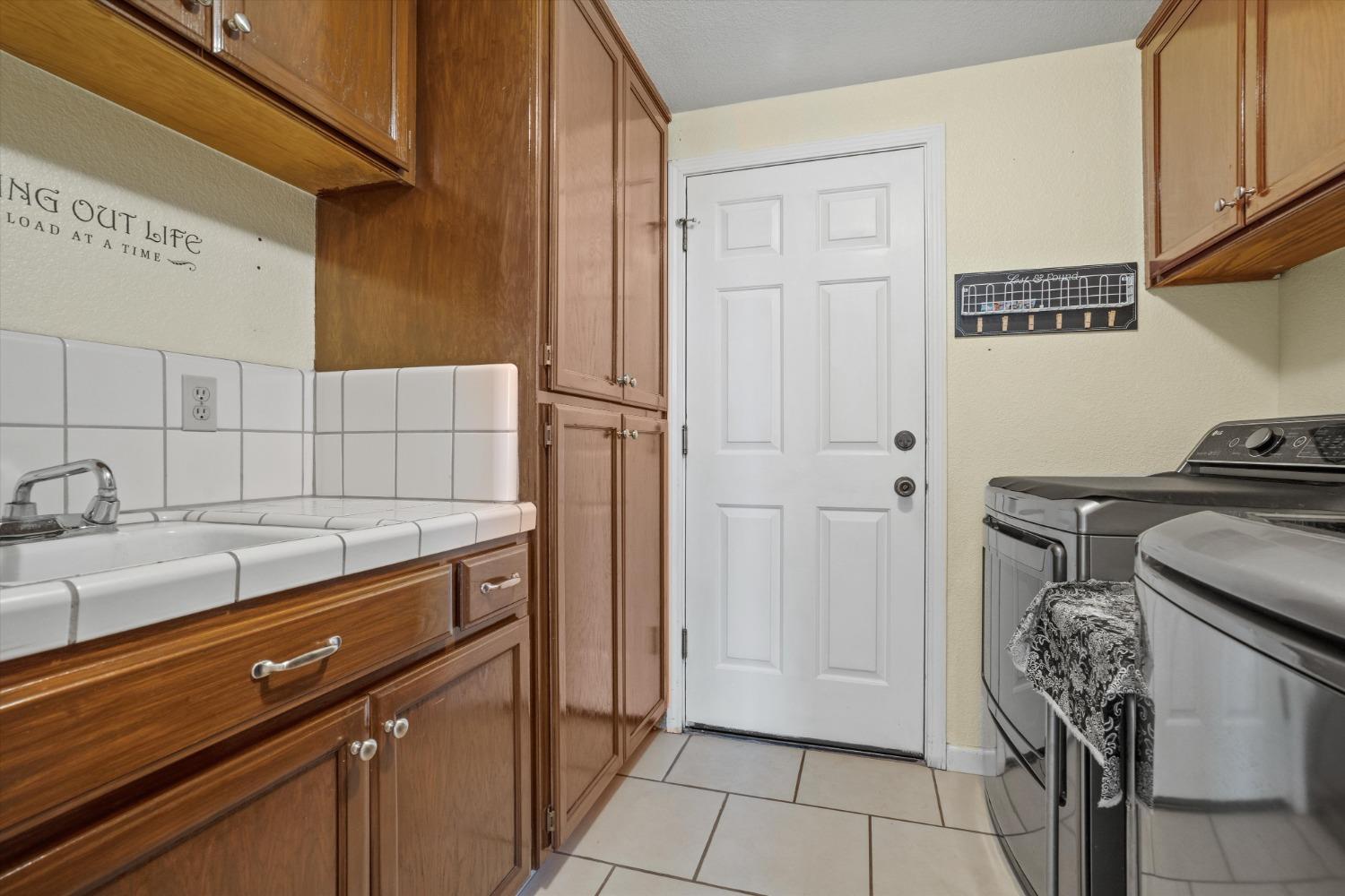 4005 Santa Maria Place