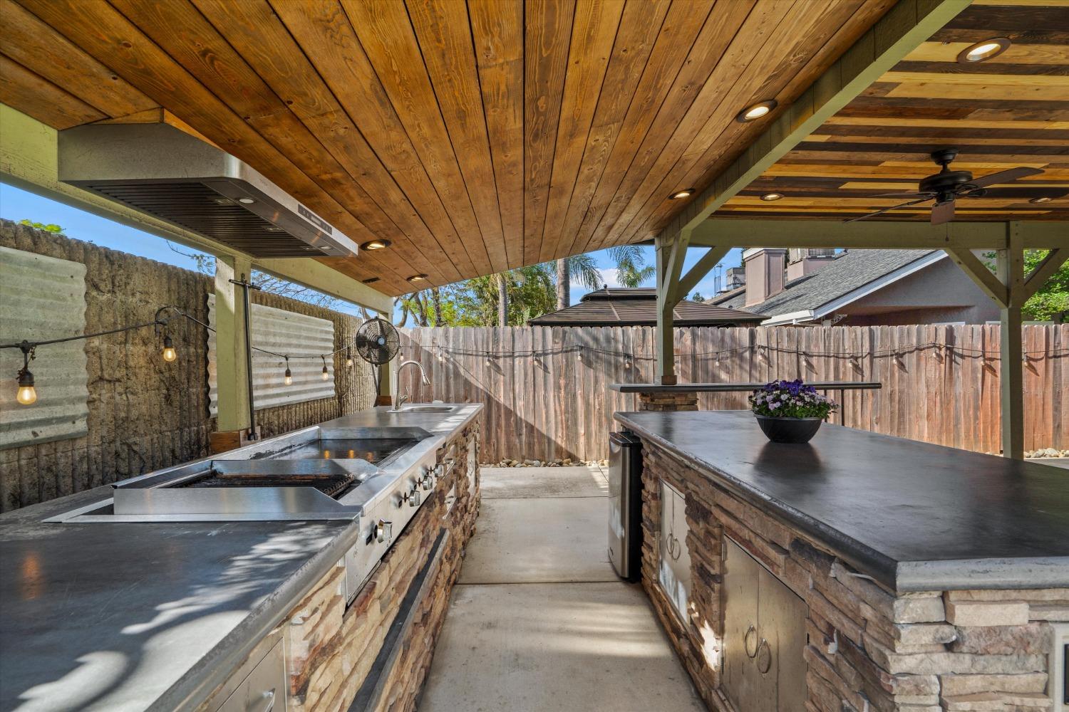 4005 Santa Maria Place