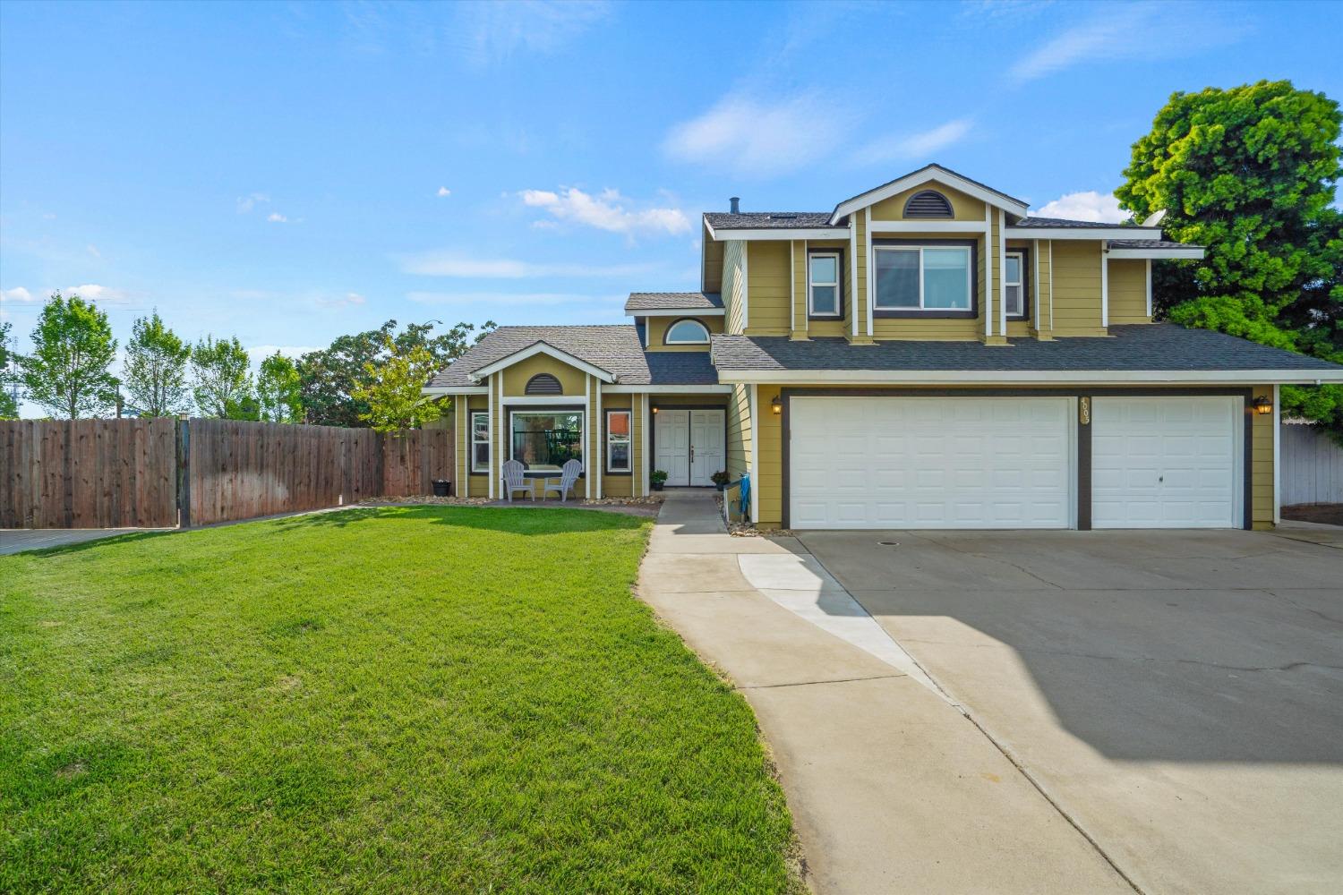 4005 Santa Maria Place