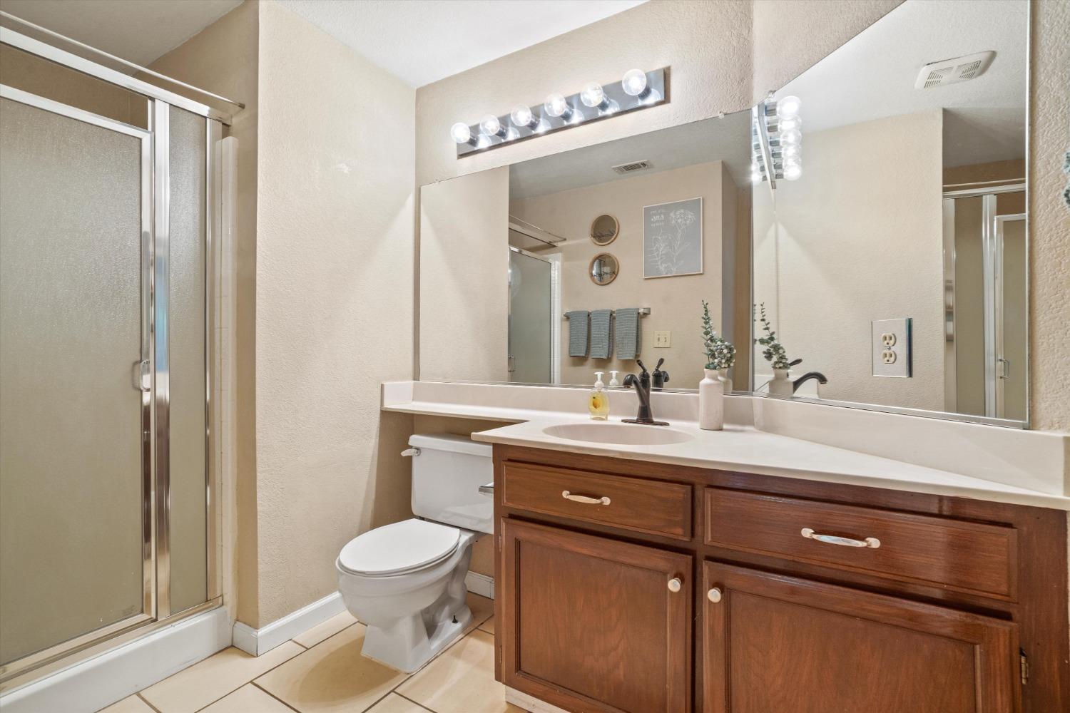 4005 Santa Maria Place